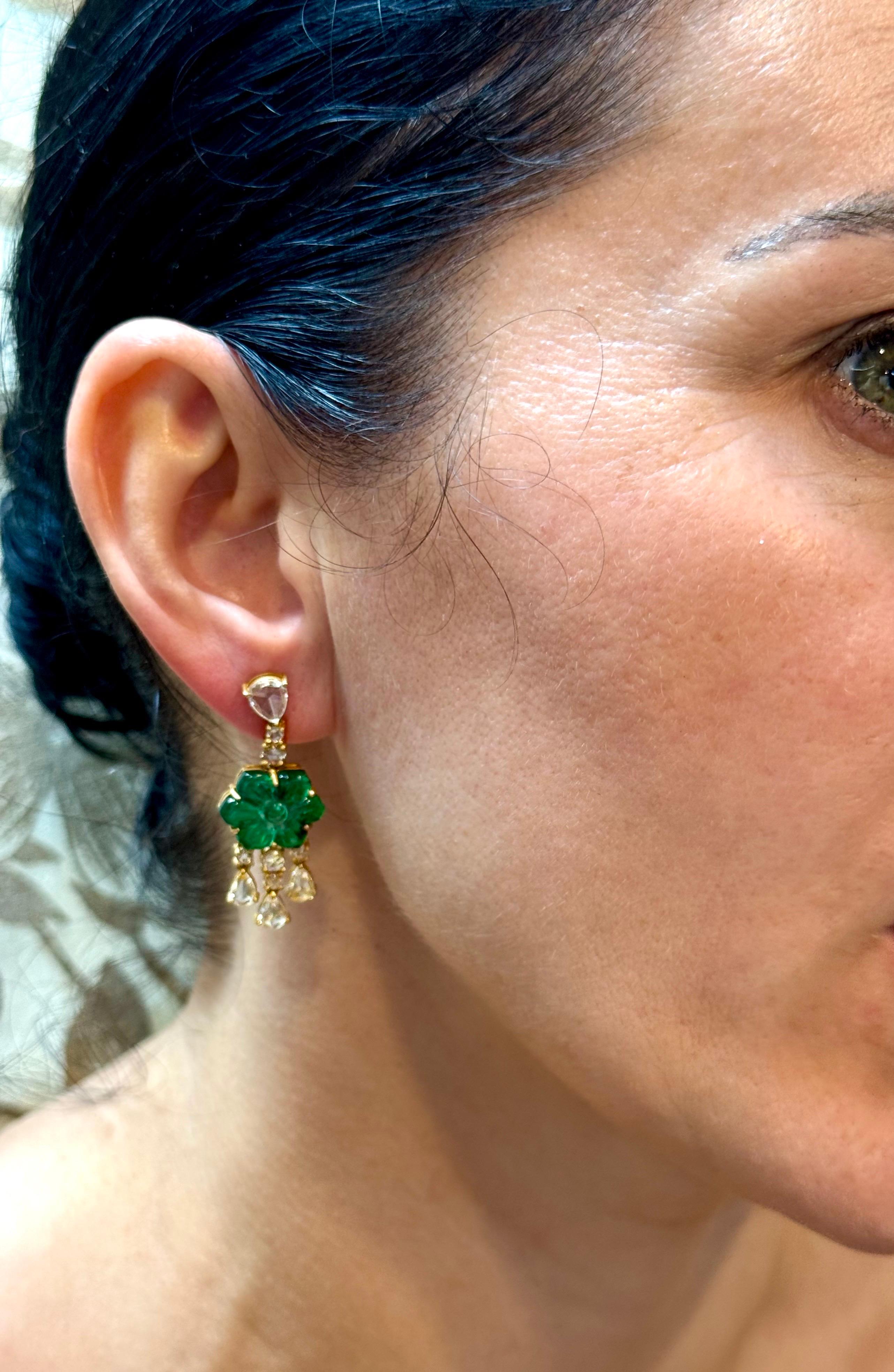 Boucles d'oreilles pendantes en or jaune 22 carats, émeraude taillée 12 carats et diamant rose 5 carats en vente 9