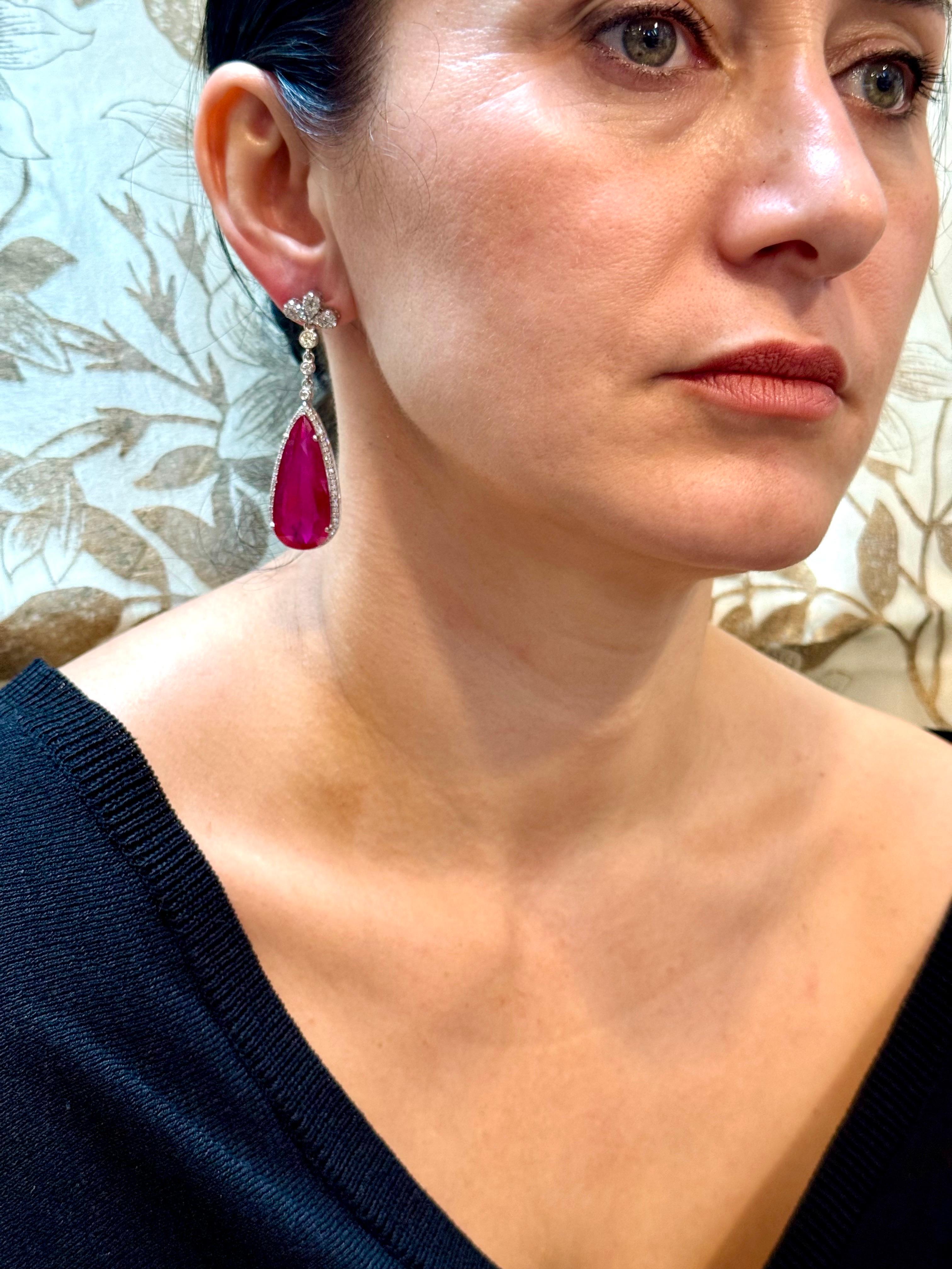 Orecchino da cocktail con tormalina rosa e diamanti, oro 14 Kt, 62 carati, goccia di pera naturale in vendita 11