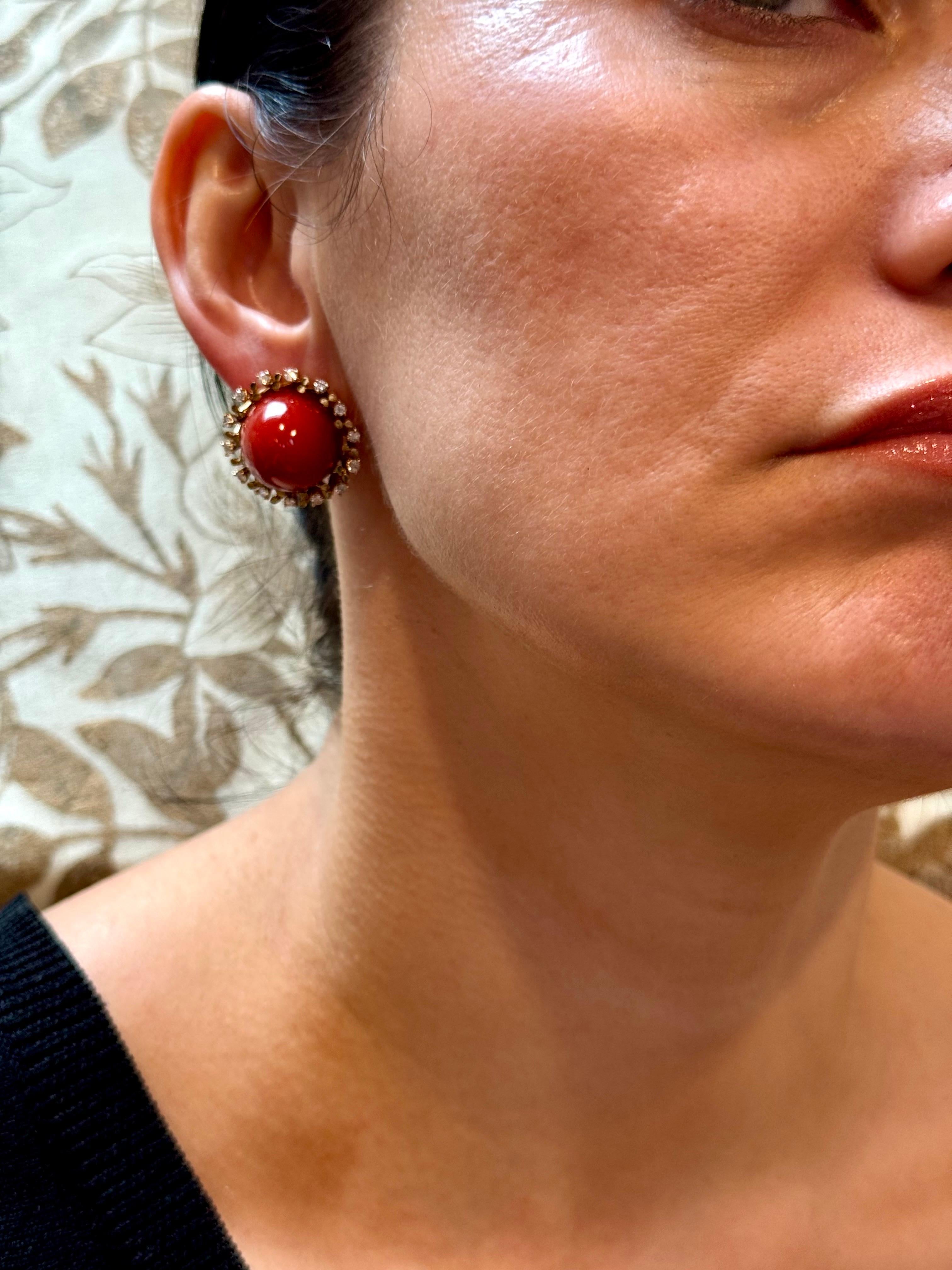 Estate Natural Sugar Loaf Coral & Diamond  Earring & Ring in 18 Kt Yellow Gold For Sale 10