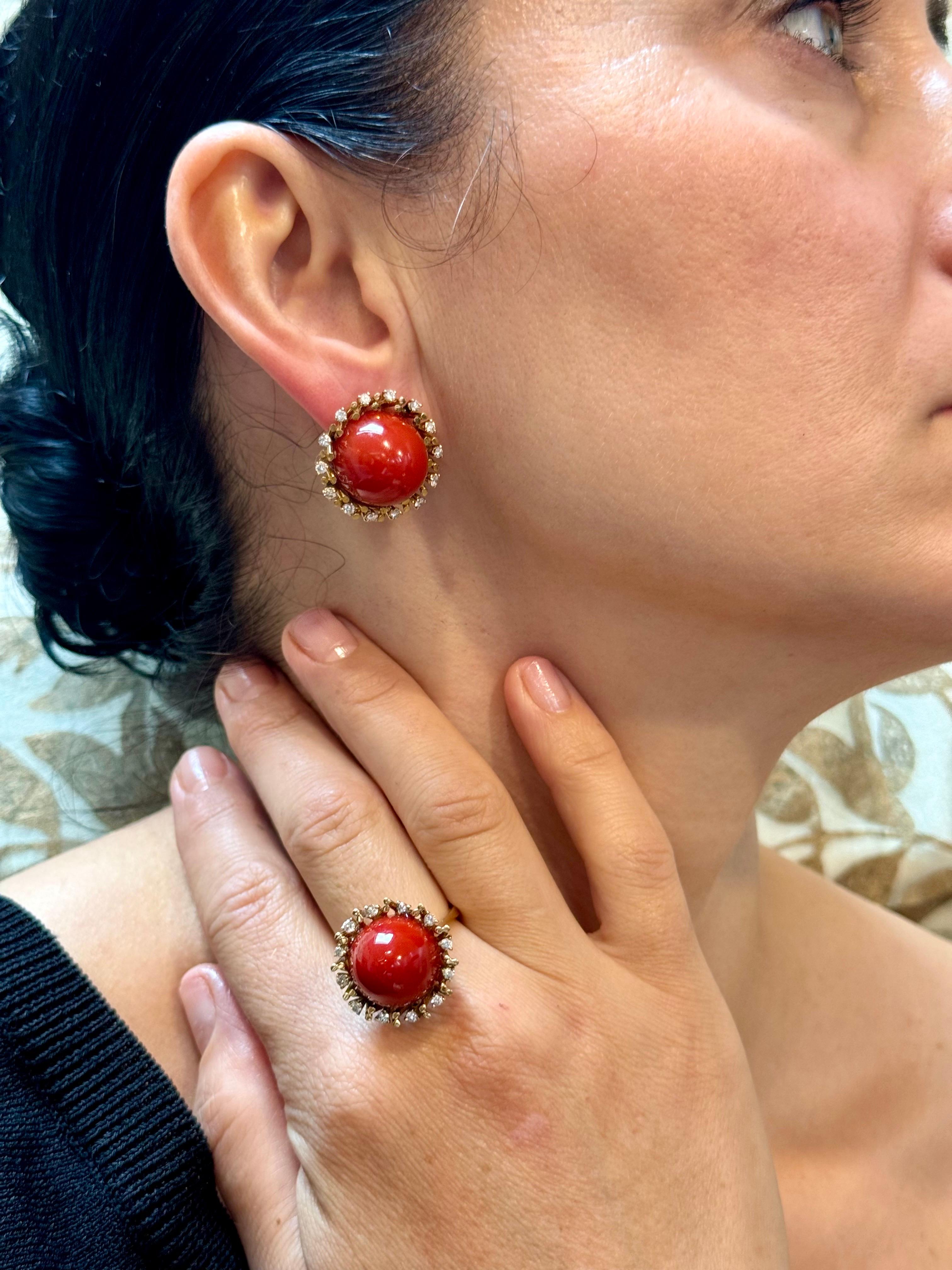 Estate Natural Sugar Loaf Coral & Diamond  Earring & Ring in 18 Kt Yellow Gold For Sale 12