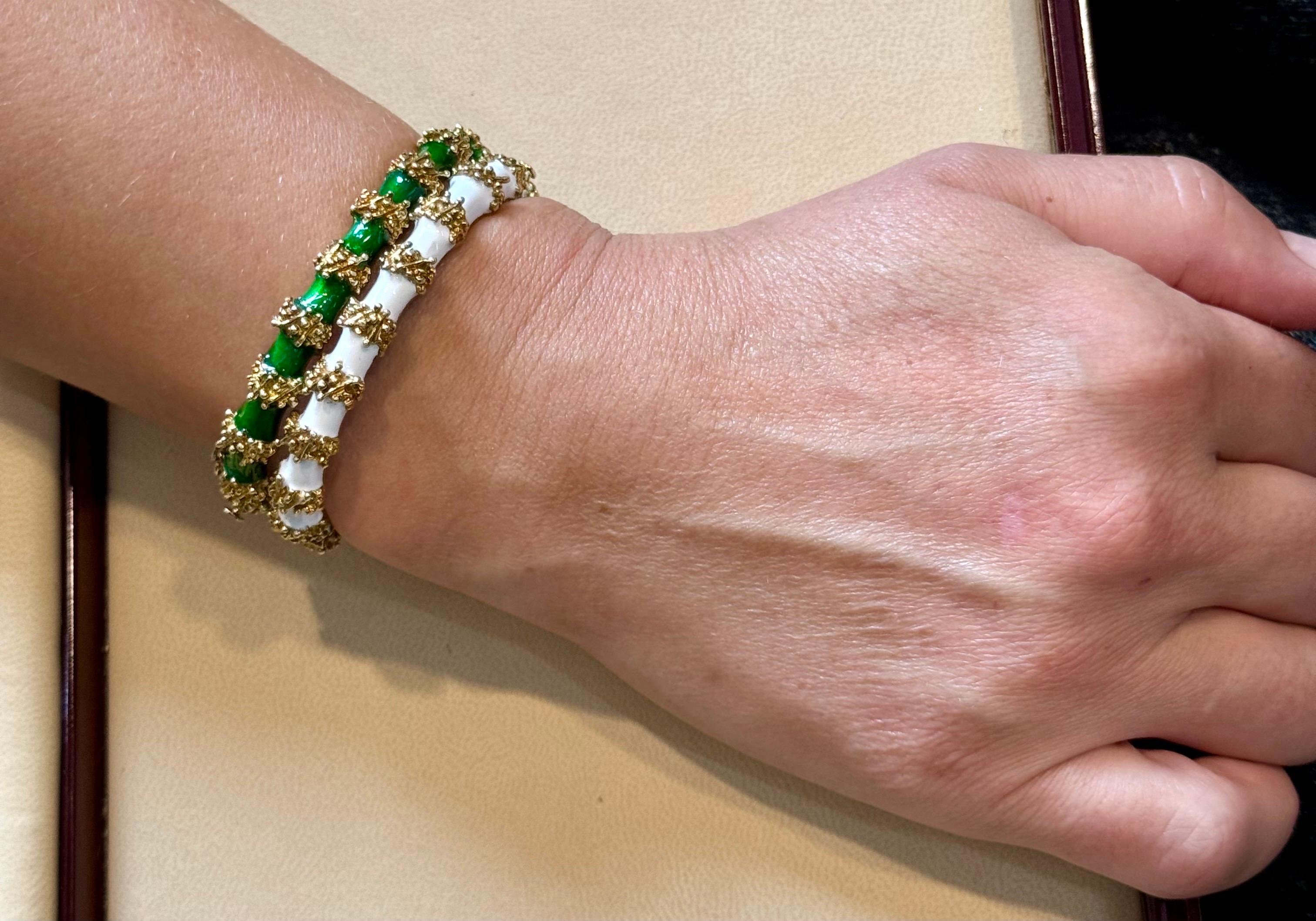Paire de bracelets et bracelets en or jaune 18 carats, 75 g en vente 10