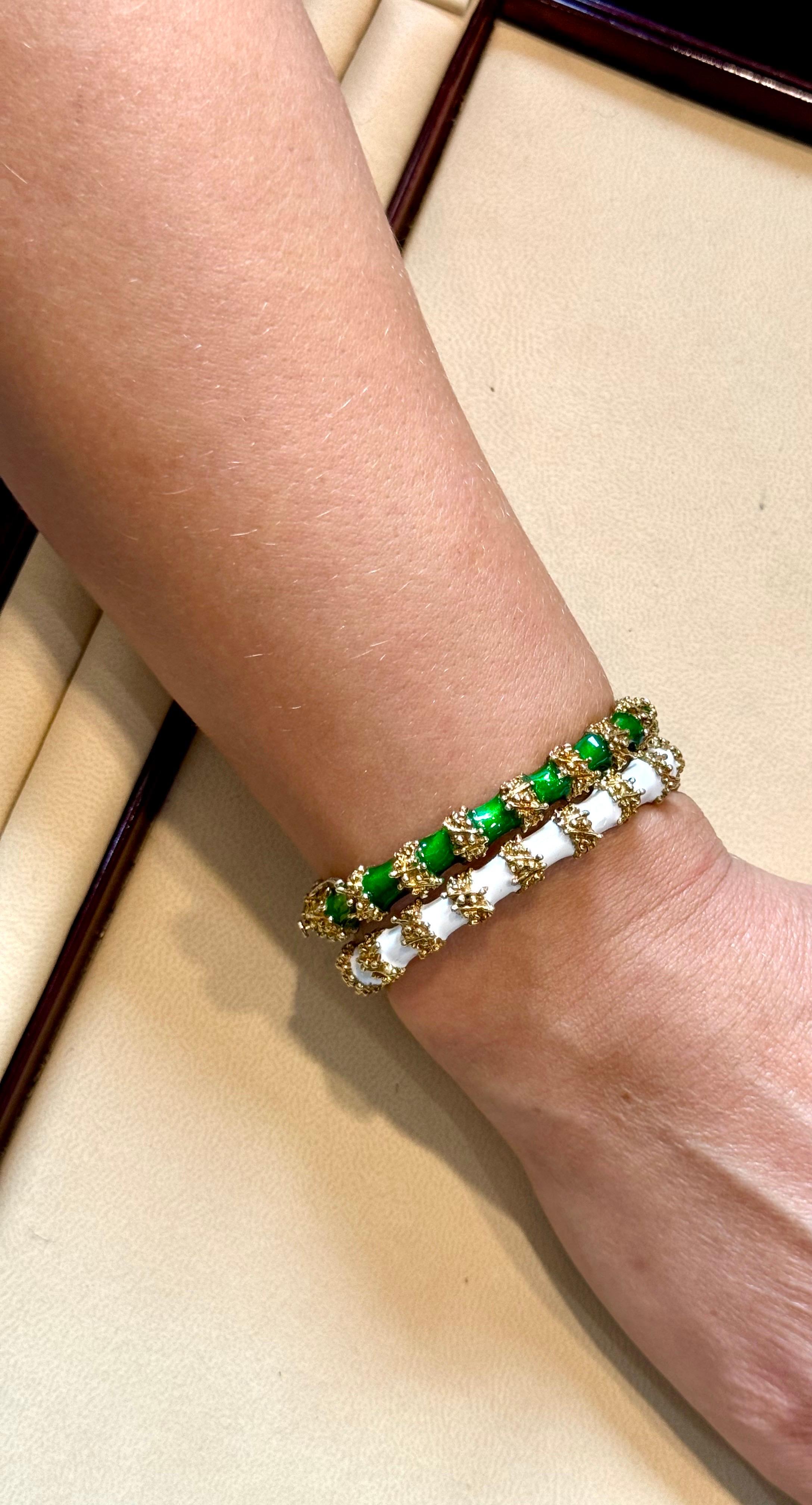 Paire de bracelets et bracelets en or jaune 18 carats, 75 g en vente 9