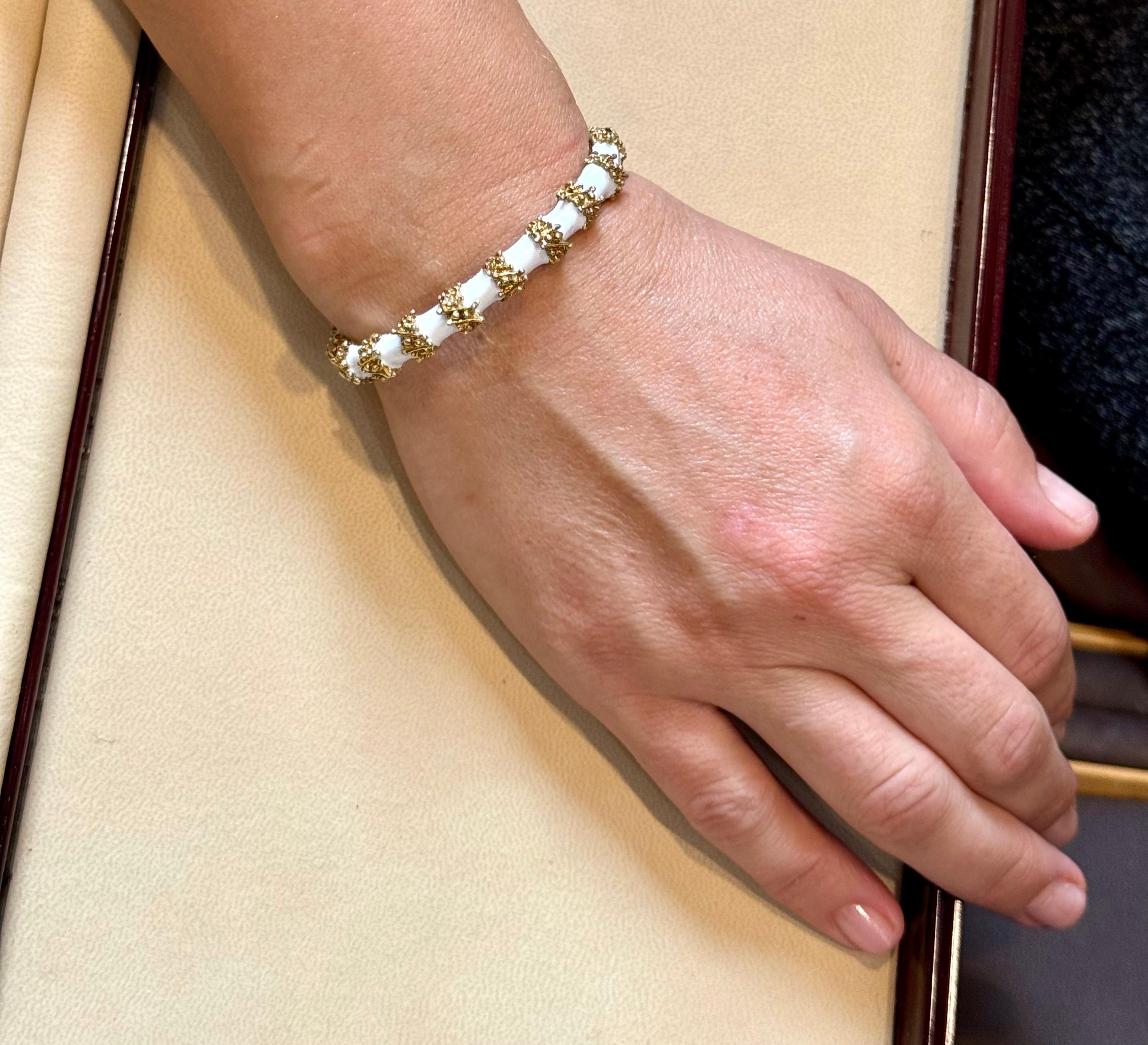 Paire de bracelets et bracelets en or jaune 18 carats, 75 g en vente 15