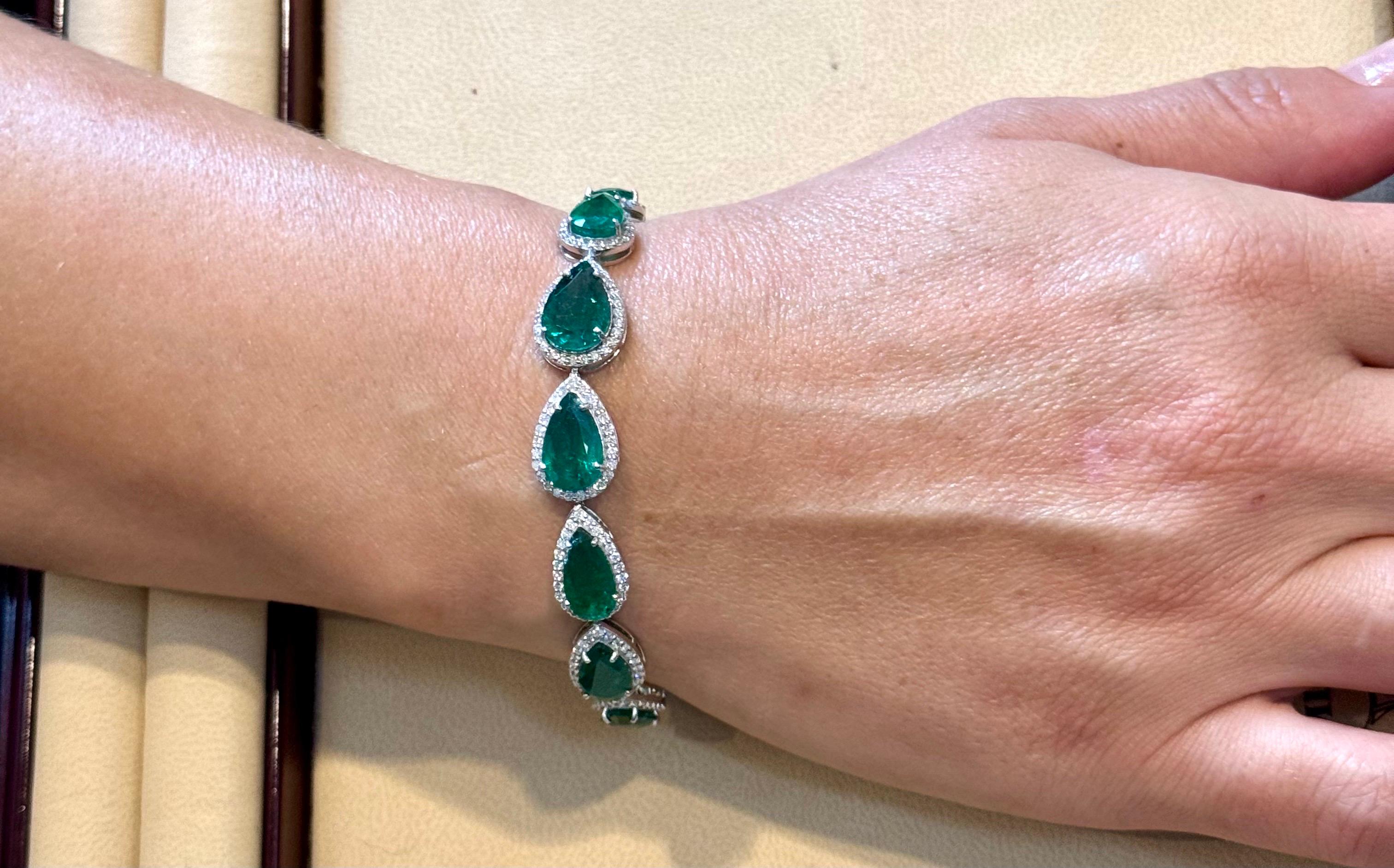 28 Carat Natural Zambian Emerald & Diamond Tennis Bracelet 14 Karat White Gold For Sale 15