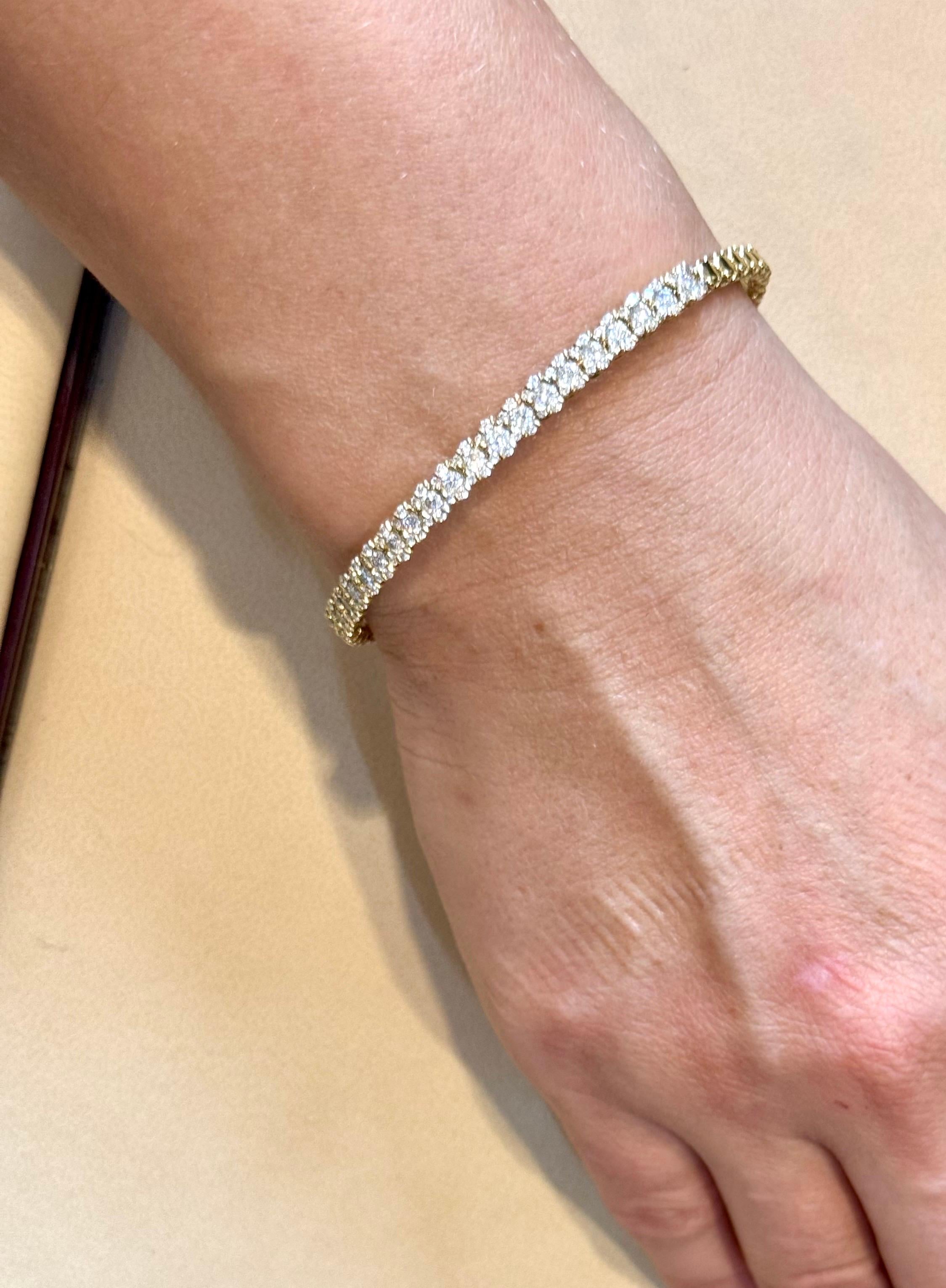 Diamants de 2 carats  Bracelet jonc en or jaune 18 carats 20 grammes, signé SGJ en vente 4