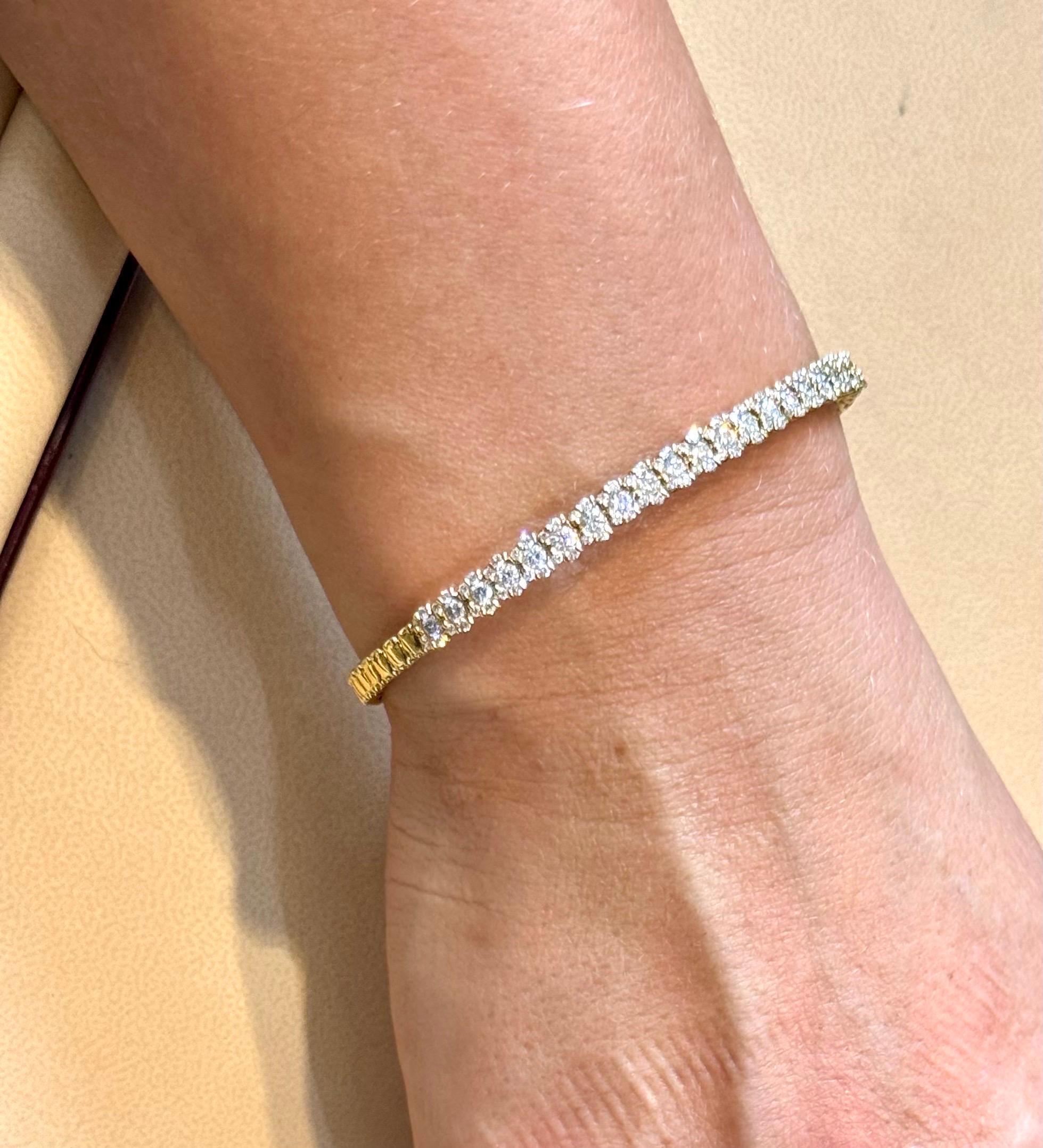 Diamants de 2 carats  Bracelet jonc en or jaune 18 carats 20 grammes, signé SGJ en vente 6
