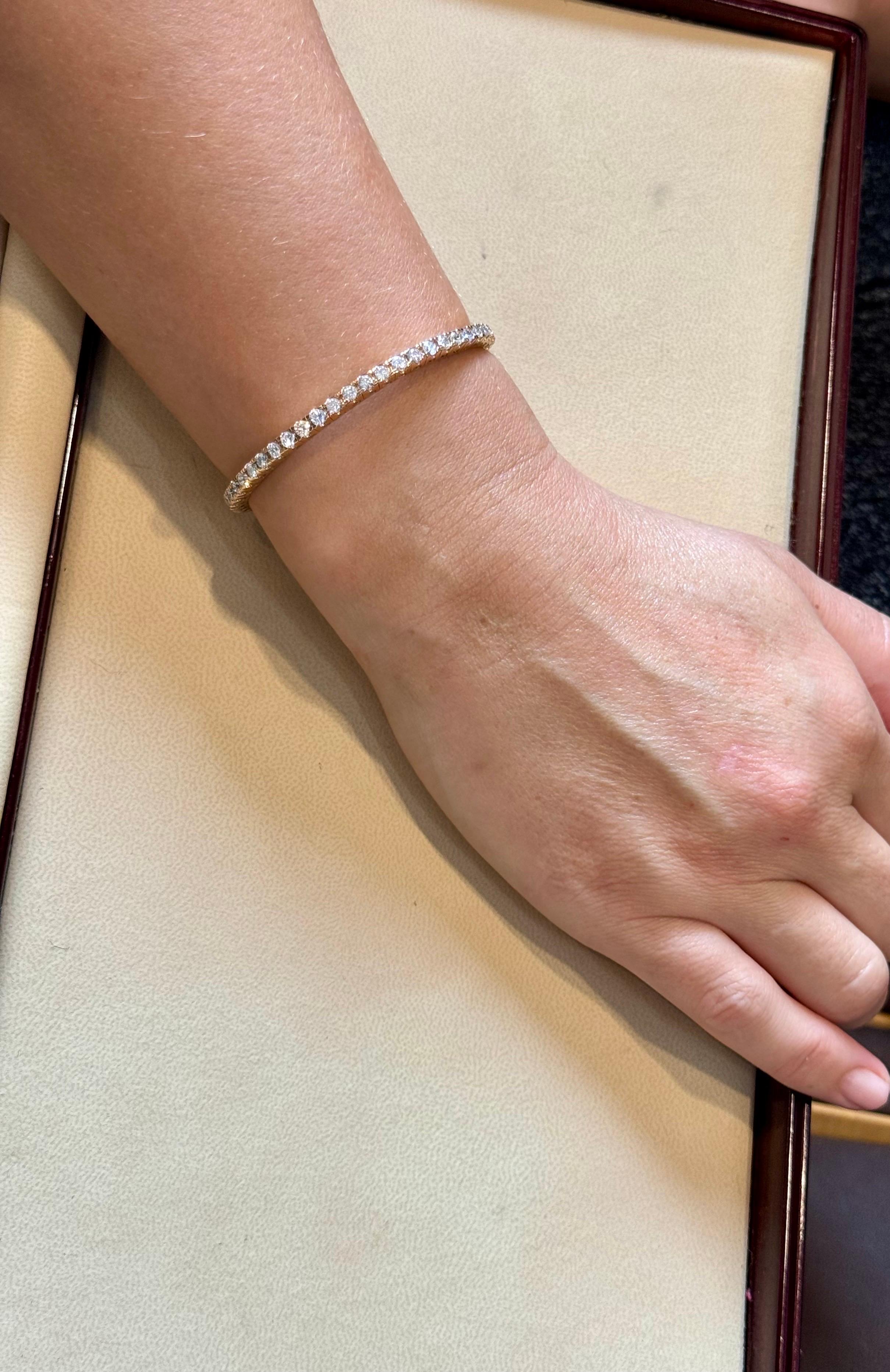 10 Pointer Each 5.5 Ct  Eternity 18 Kt Gold & Diamond Stretchable Bangle, Italy For Sale 9