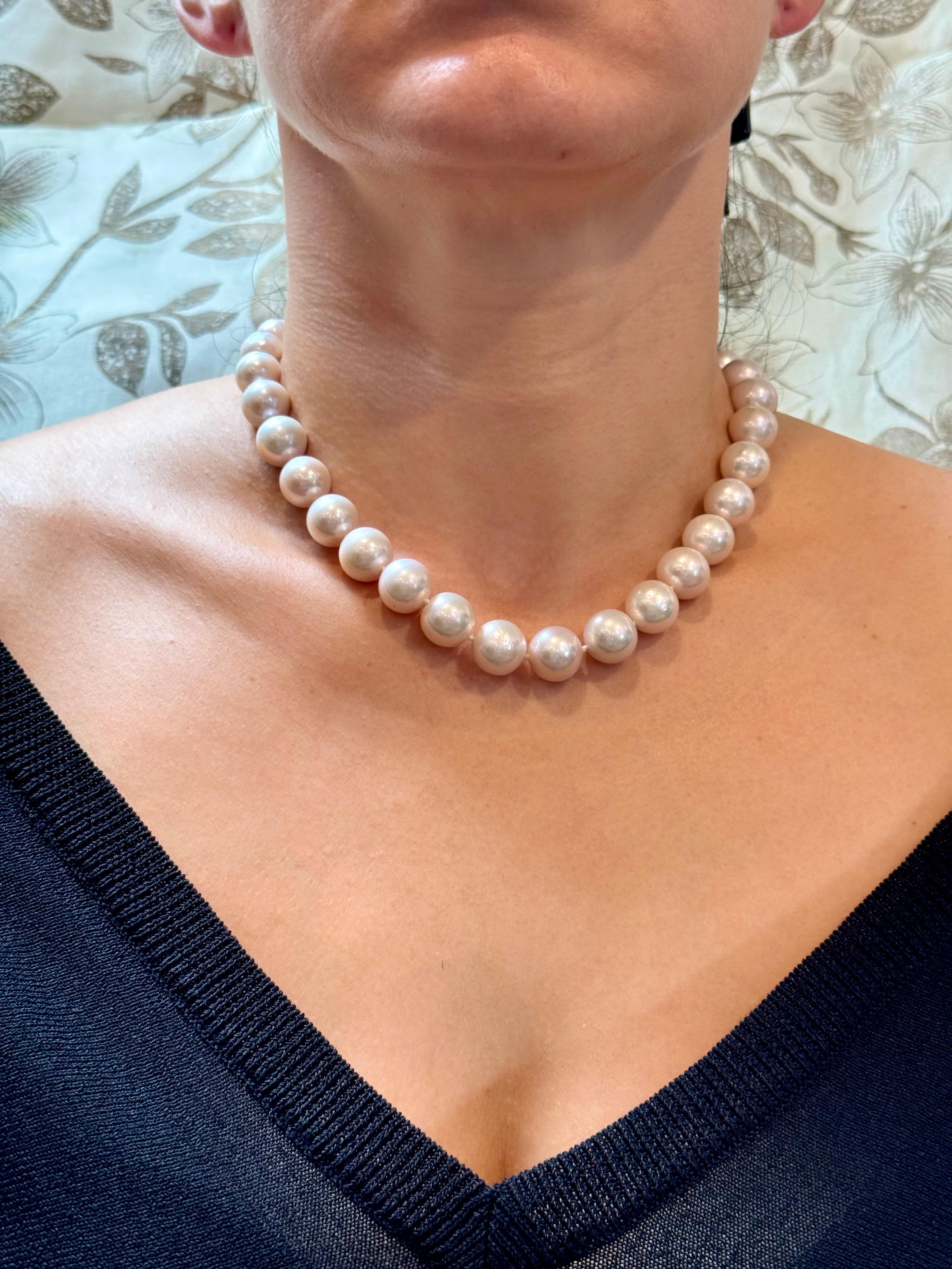 34 tondi bianchi di acqua dolce  Set di collane di perle con chiusura in argento, 16 pollici in vendita 2