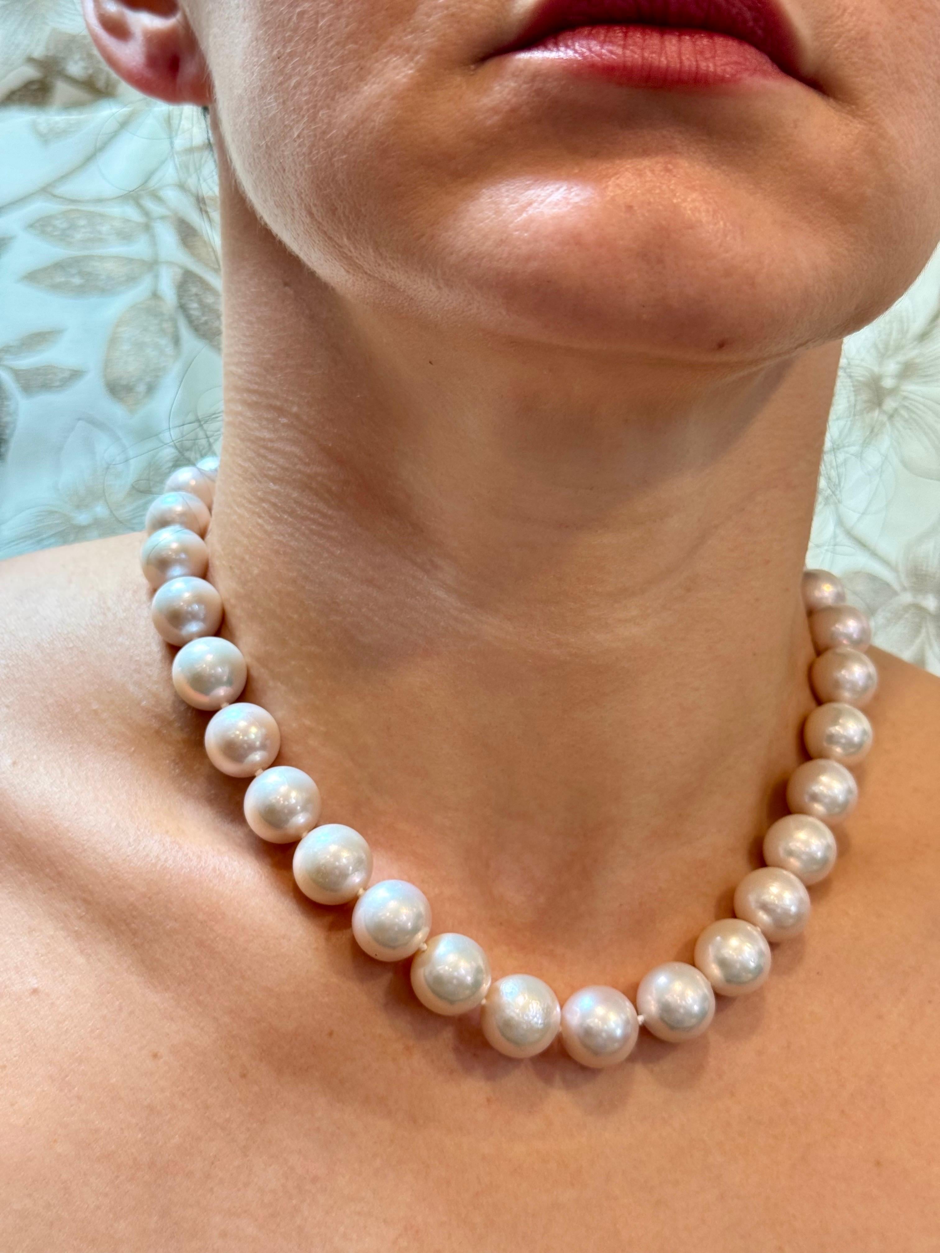 34 tondi bianchi di acqua dolce  Set di collane di perle con chiusura in argento, 16 pollici in vendita 3