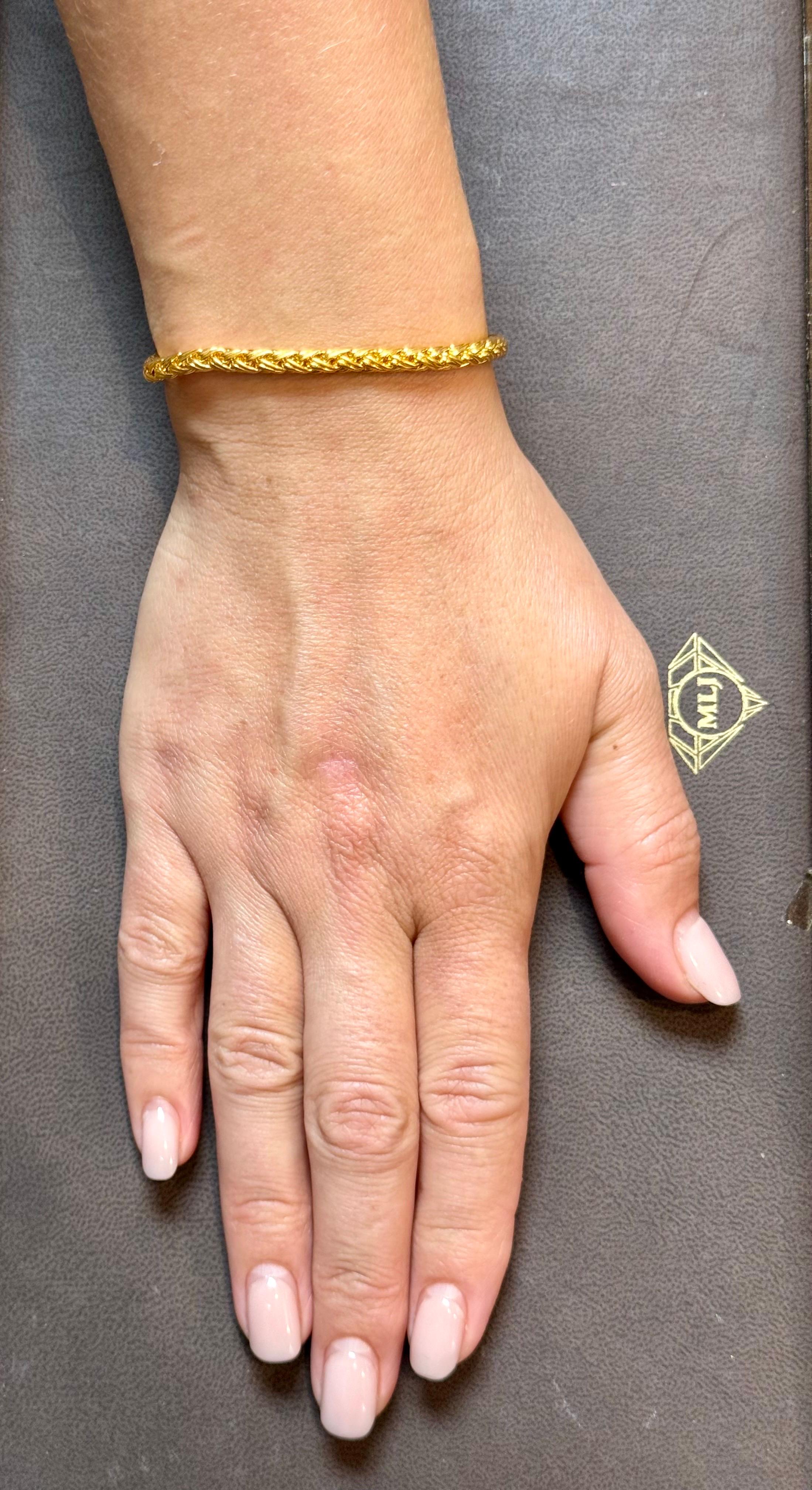 Vintage Love Nest Yellow Gold  Woven Bracelet in 18 Kt Yellow Gold For Sale 11