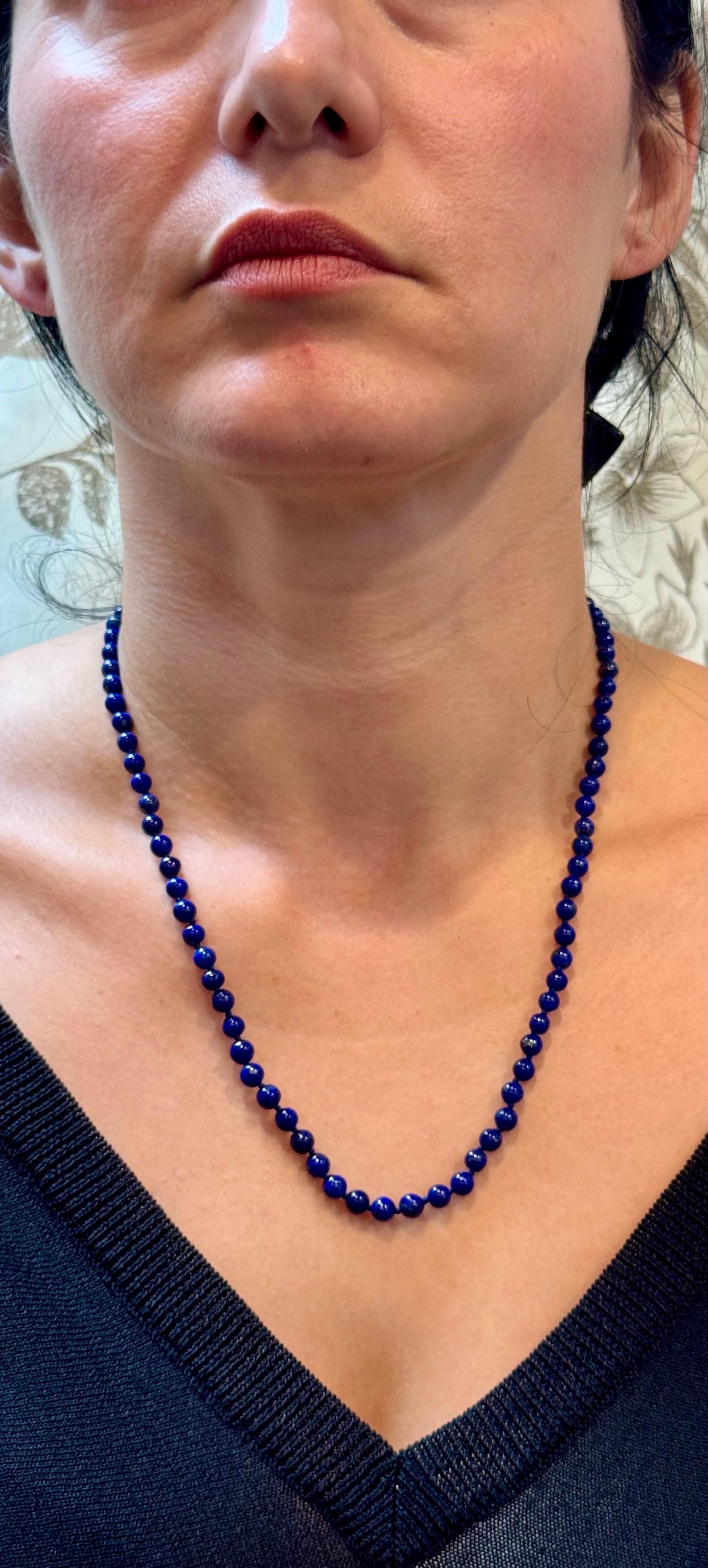 Collier vintage à un seul brin en lapis-lazuli avec fermoir en or jaune 14 carats en vente 9
