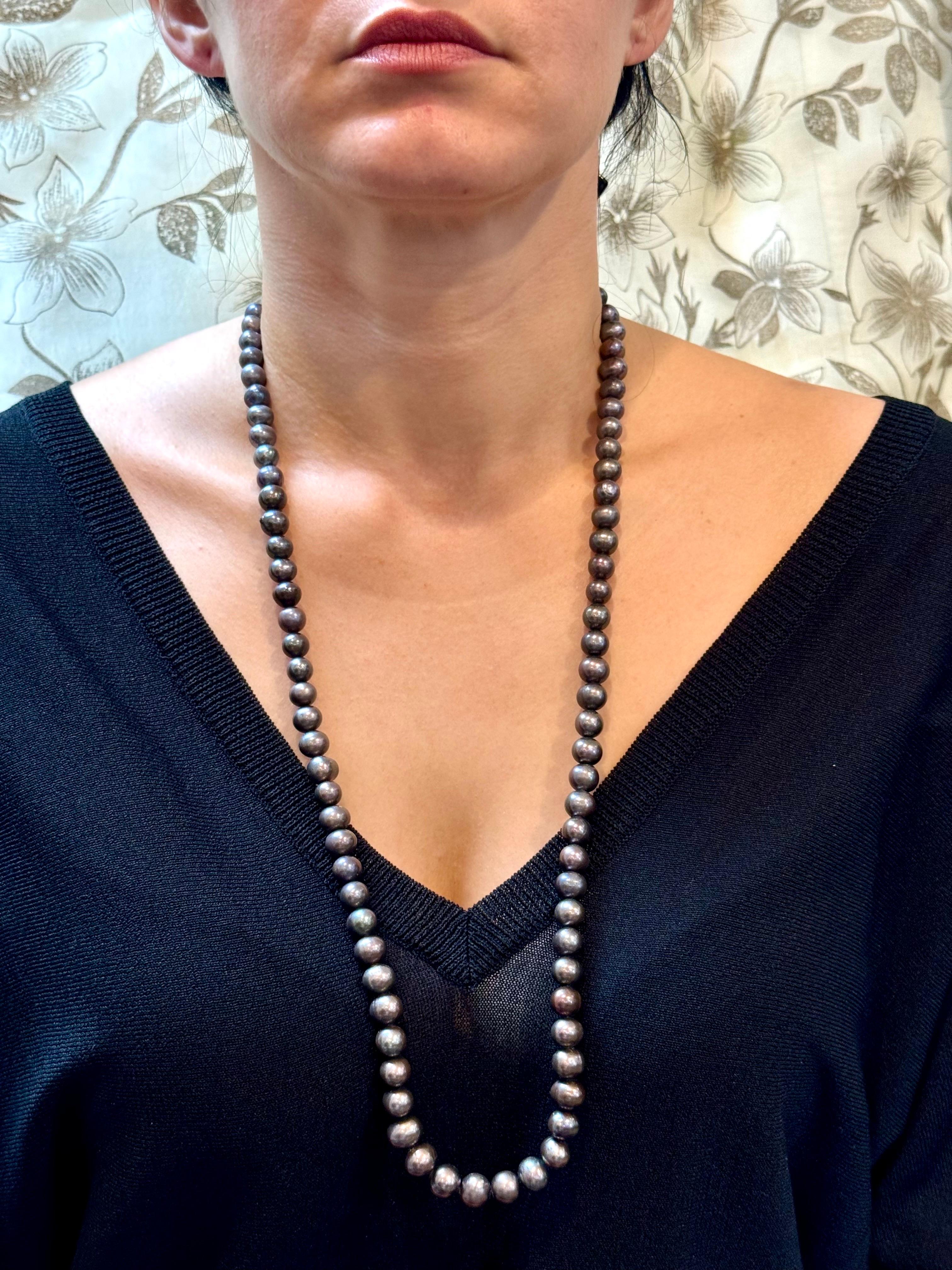 Collana a filo singolo di perle nere fresche d'acqua, lunghezza Opera, chiusura in argento in vendita 3