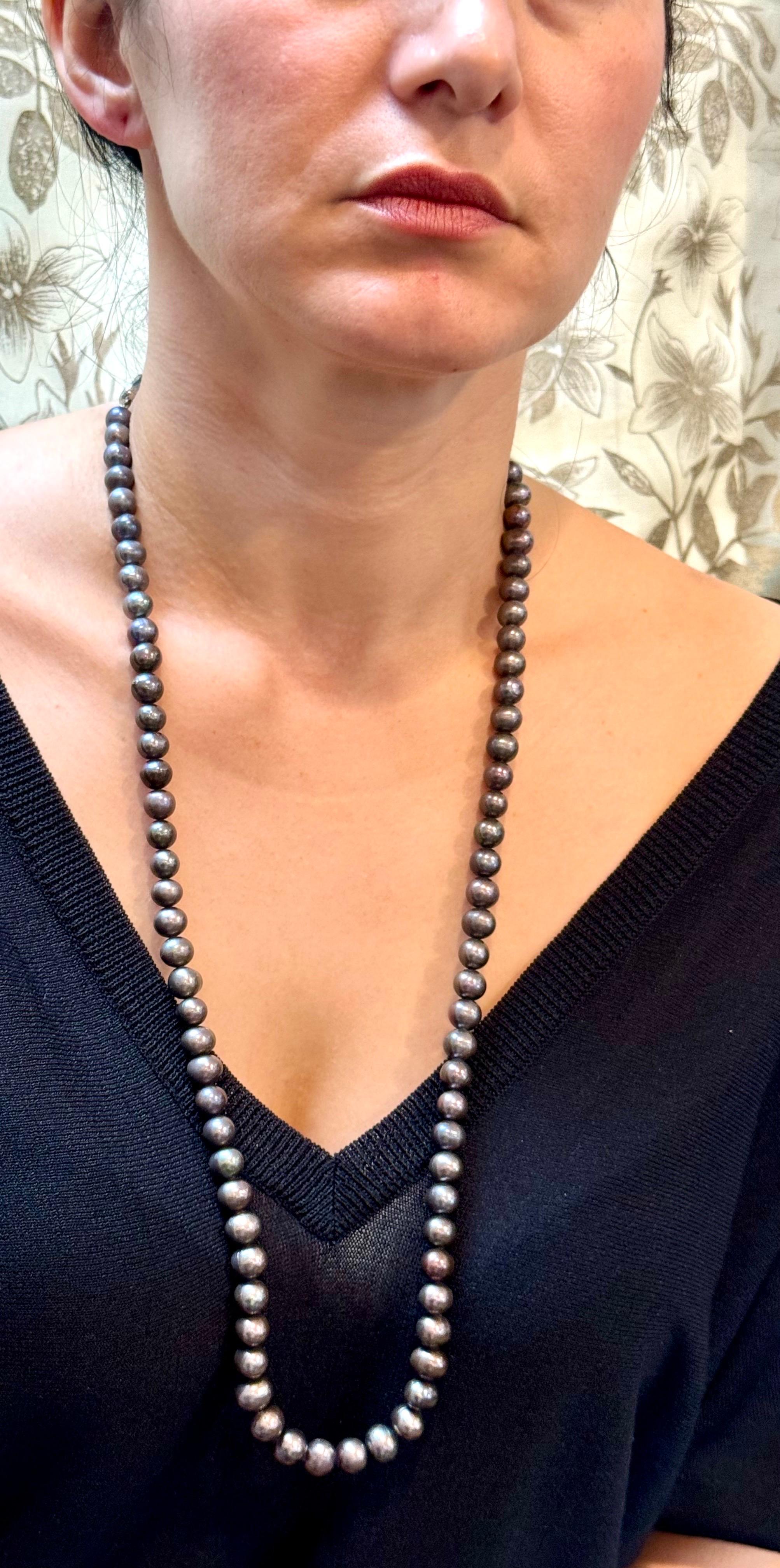 Collana a filo singolo di perle nere fresche d'acqua, lunghezza Opera, chiusura in argento in vendita 4