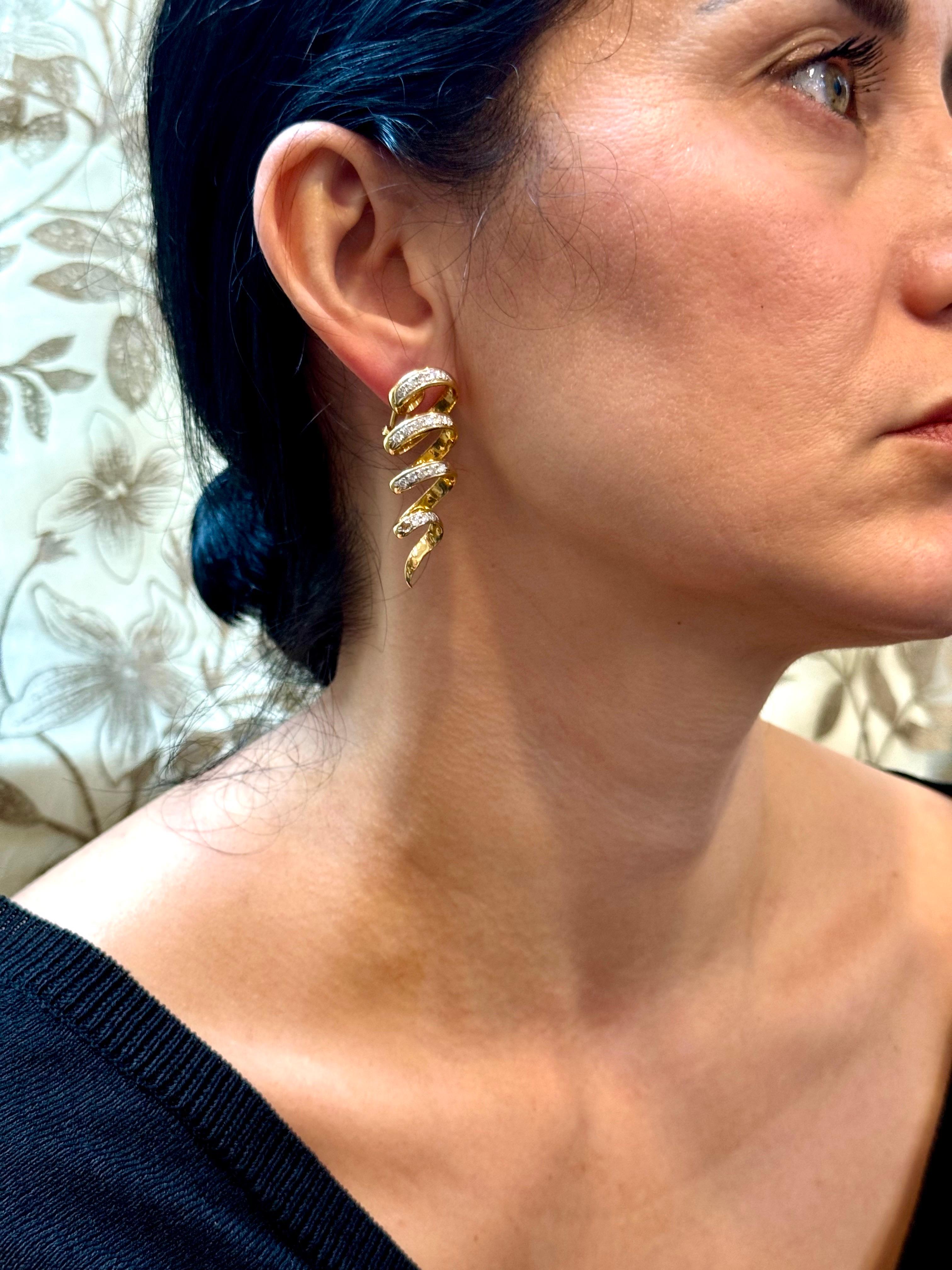 Boucles d'oreilles longues en or jaune 18 carats, 2 carats, diamant VS, 18.9 grammes en vente 13