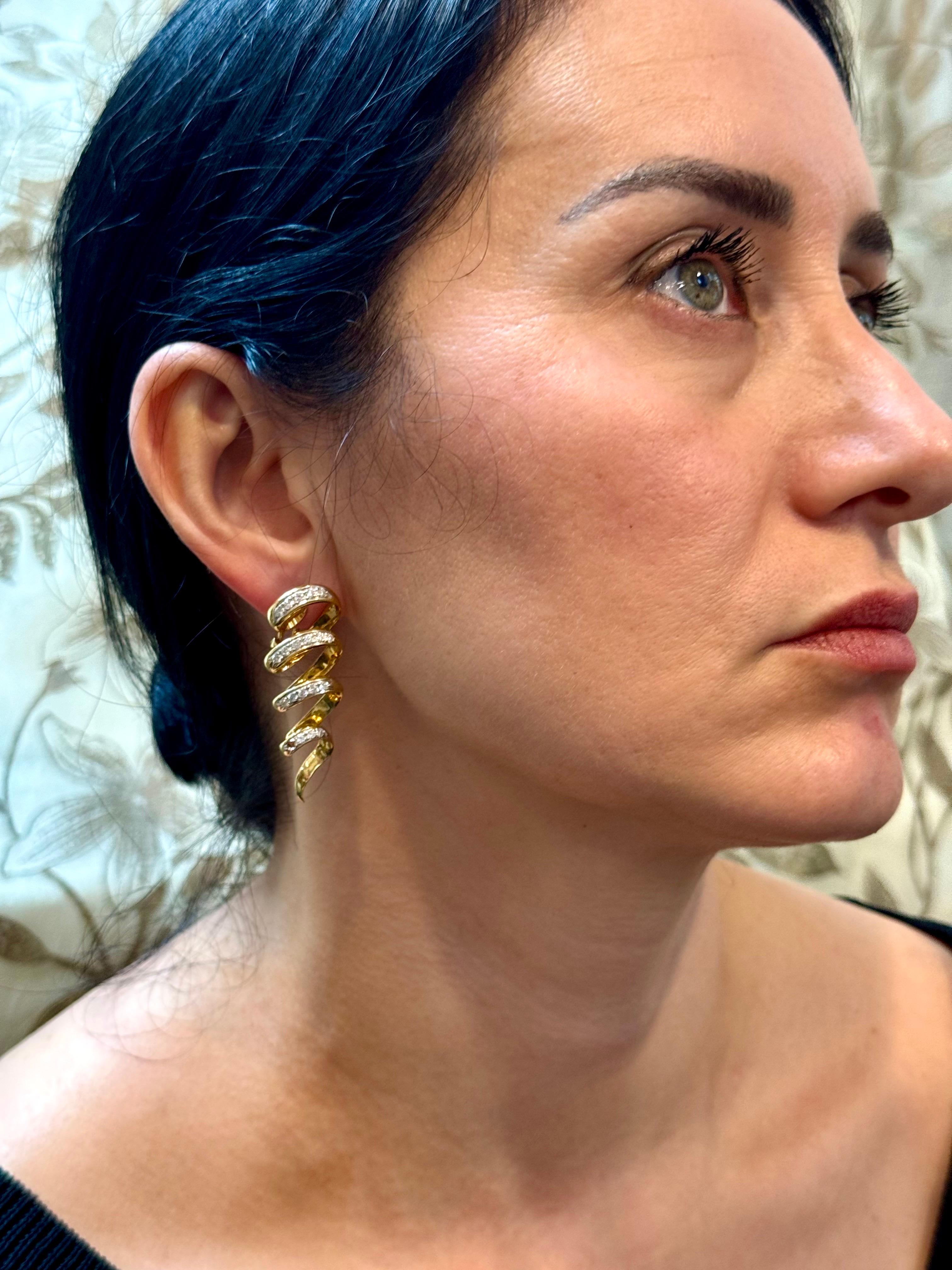 Boucles d'oreilles longues en or jaune 18 carats, 2 carats, diamant VS, 18.9 grammes en vente 14