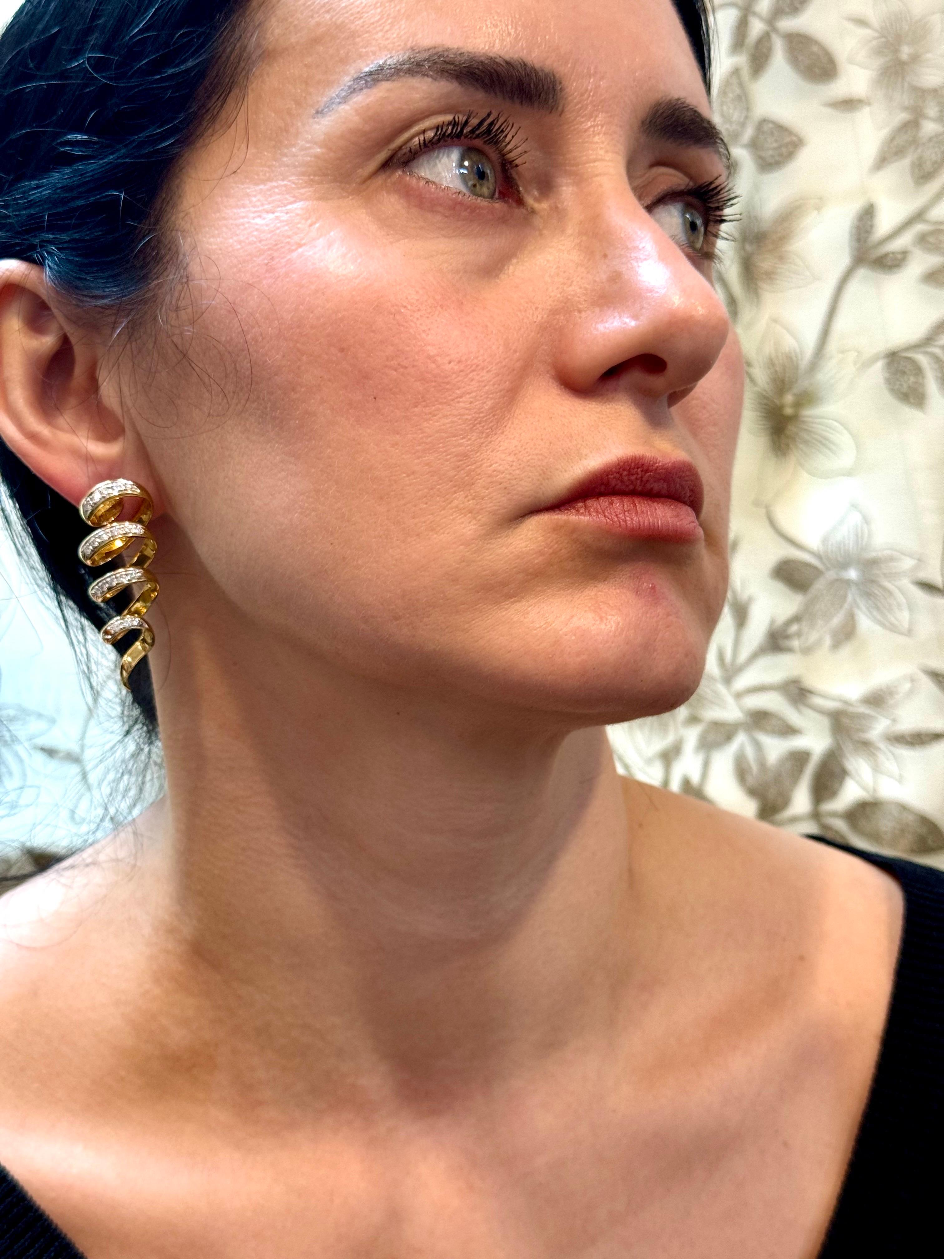 Boucles d'oreilles longues en or jaune 18 carats, 2 carats, diamant VS, 18.9 grammes en vente 15