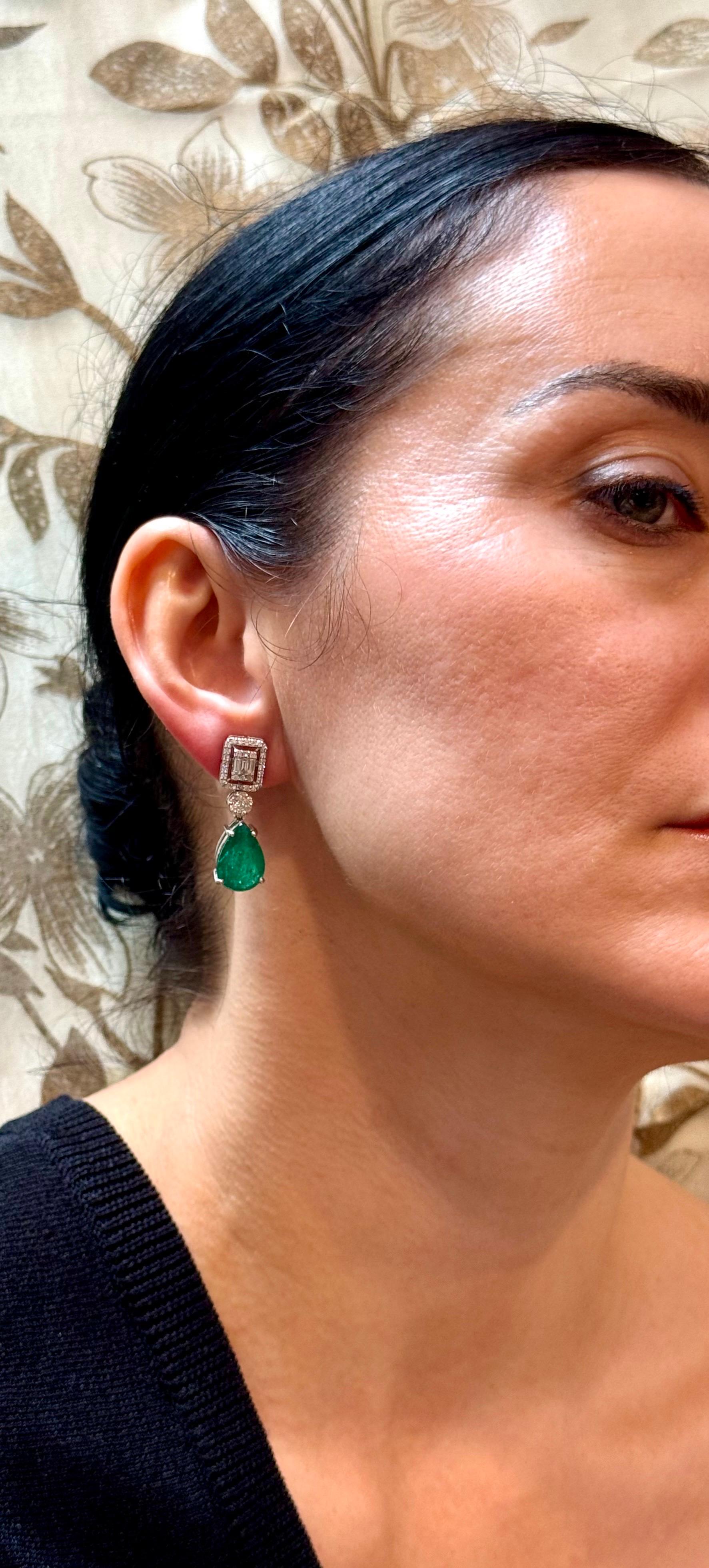 45 Karat sambischer Smaragd und 12 Karat Diamant Halskette und Ohrring Brautsuite im Angebot 12