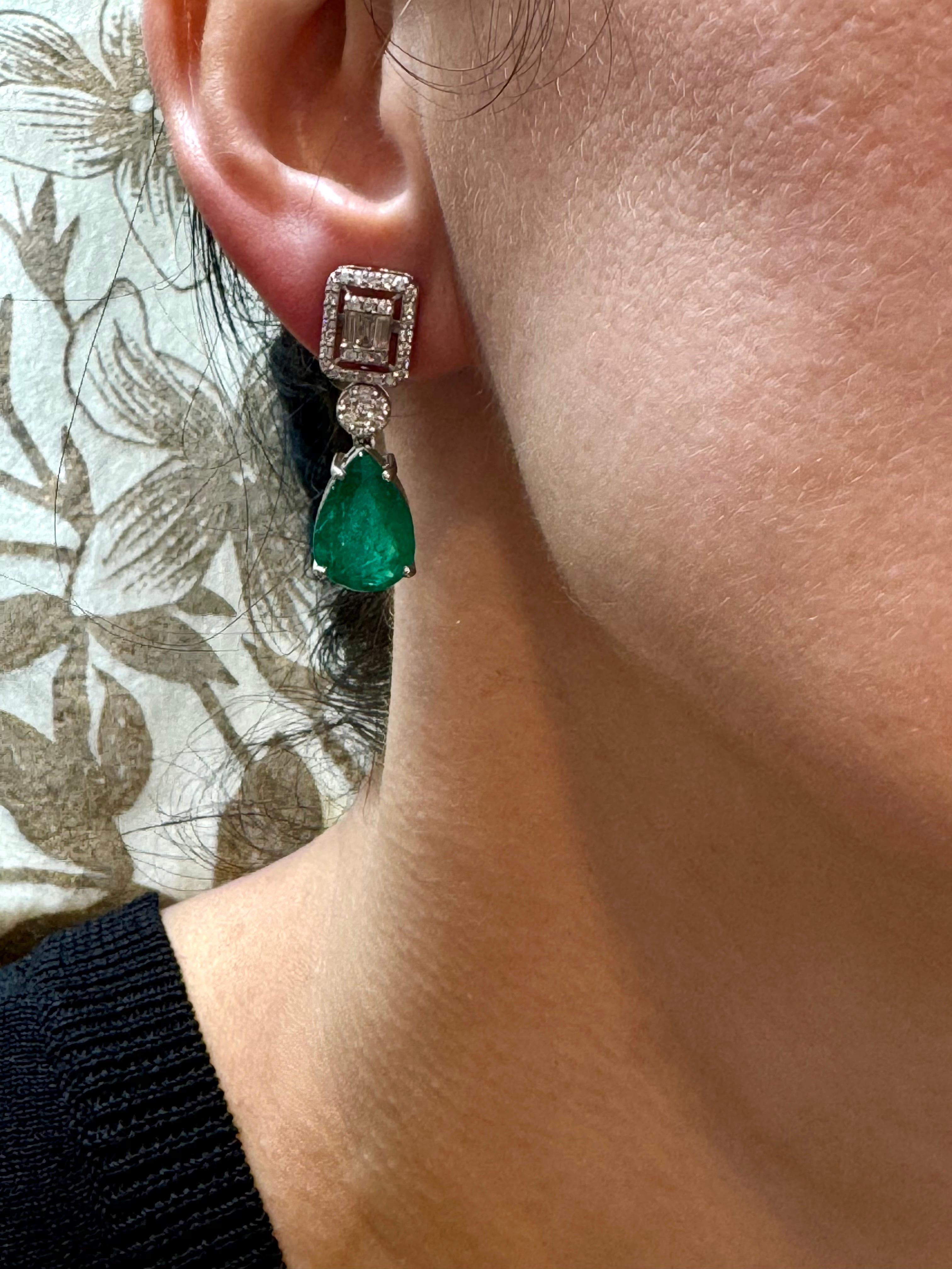 45 Karat sambischer Smaragd und 12 Karat Diamant Halskette und Ohrring Brautsuite im Angebot 13