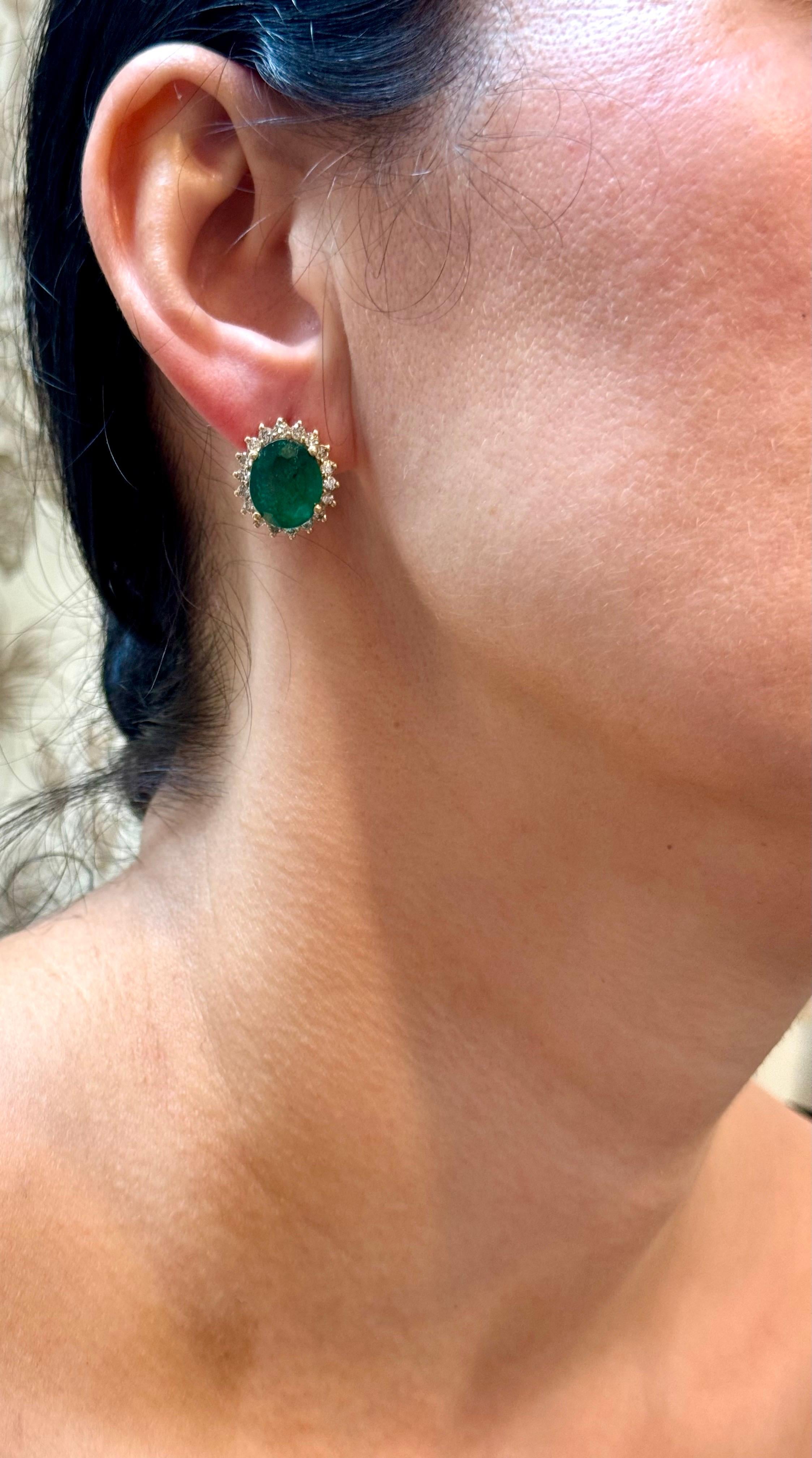 Boucles d'oreilles en or jaune 14 carats, émeraude de forme ovale de 7 carats et diamants de 1,5 carat en vente 13