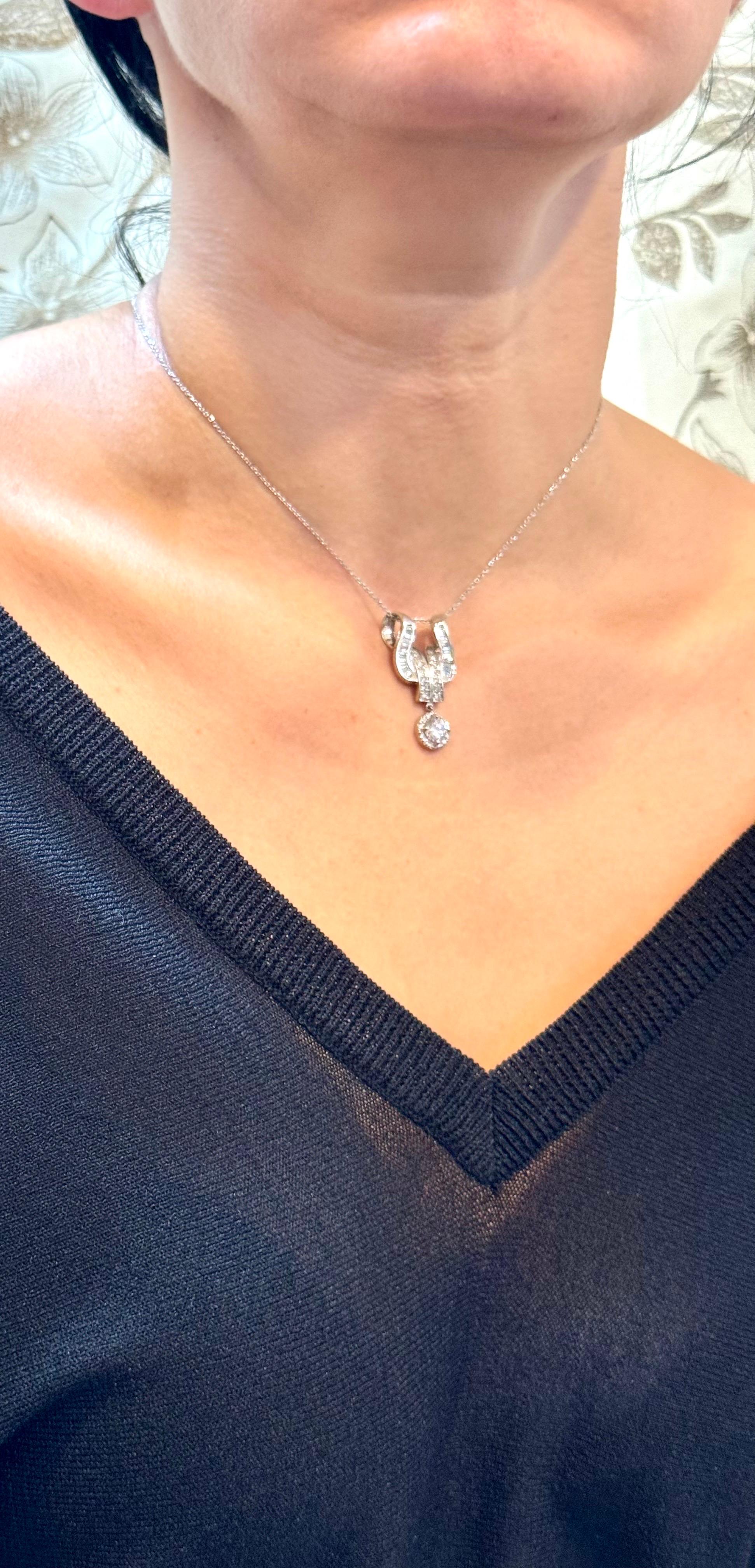 Ciondolo vintage con diamante solitario da 2,55 carati e diamante da 0,90 carati in oro bianco 14 K. in vendita 5