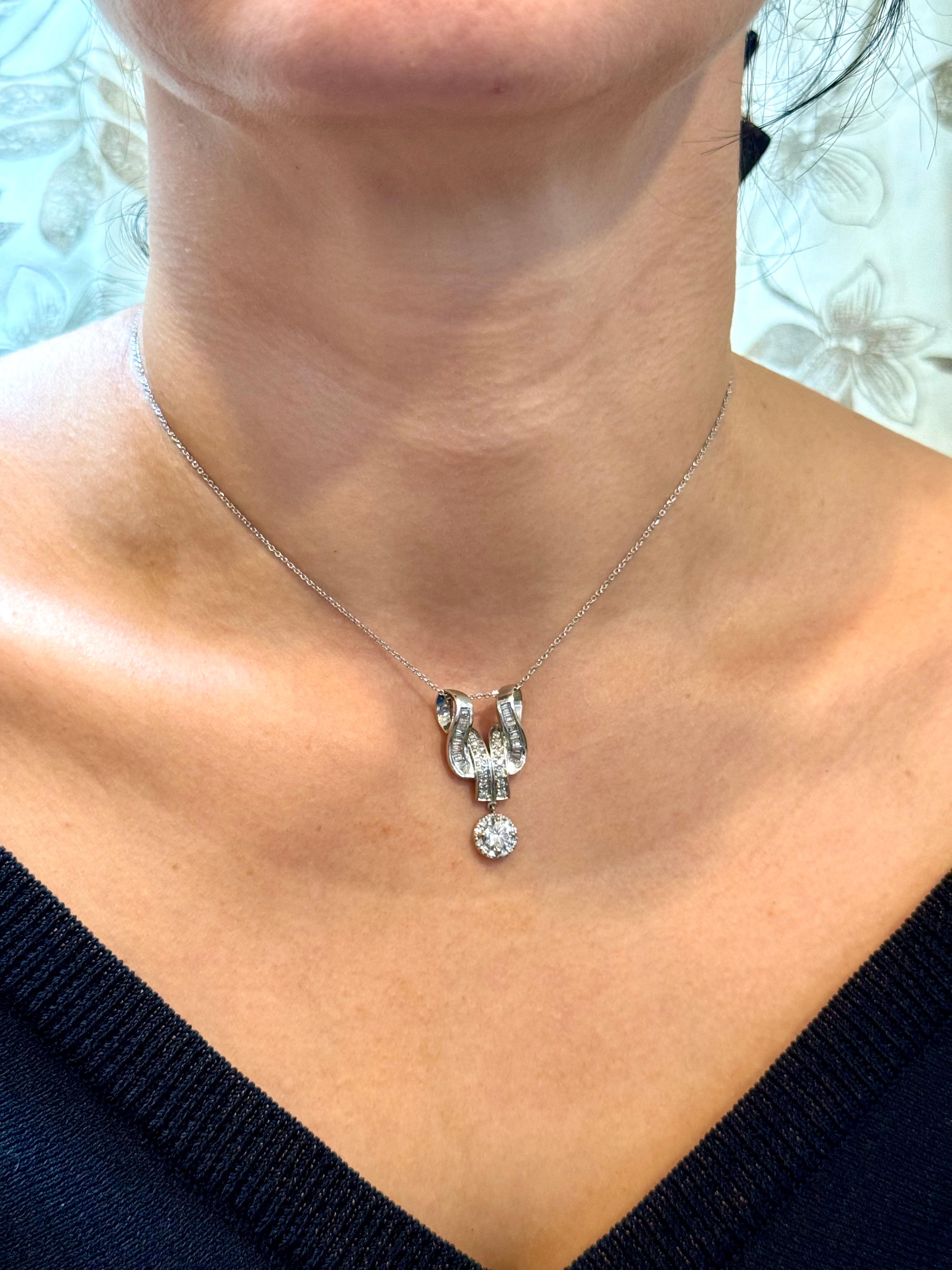 Ciondolo vintage con diamante solitario da 2,55 carati e diamante da 0,90 carati in oro bianco 14 K. in vendita 7