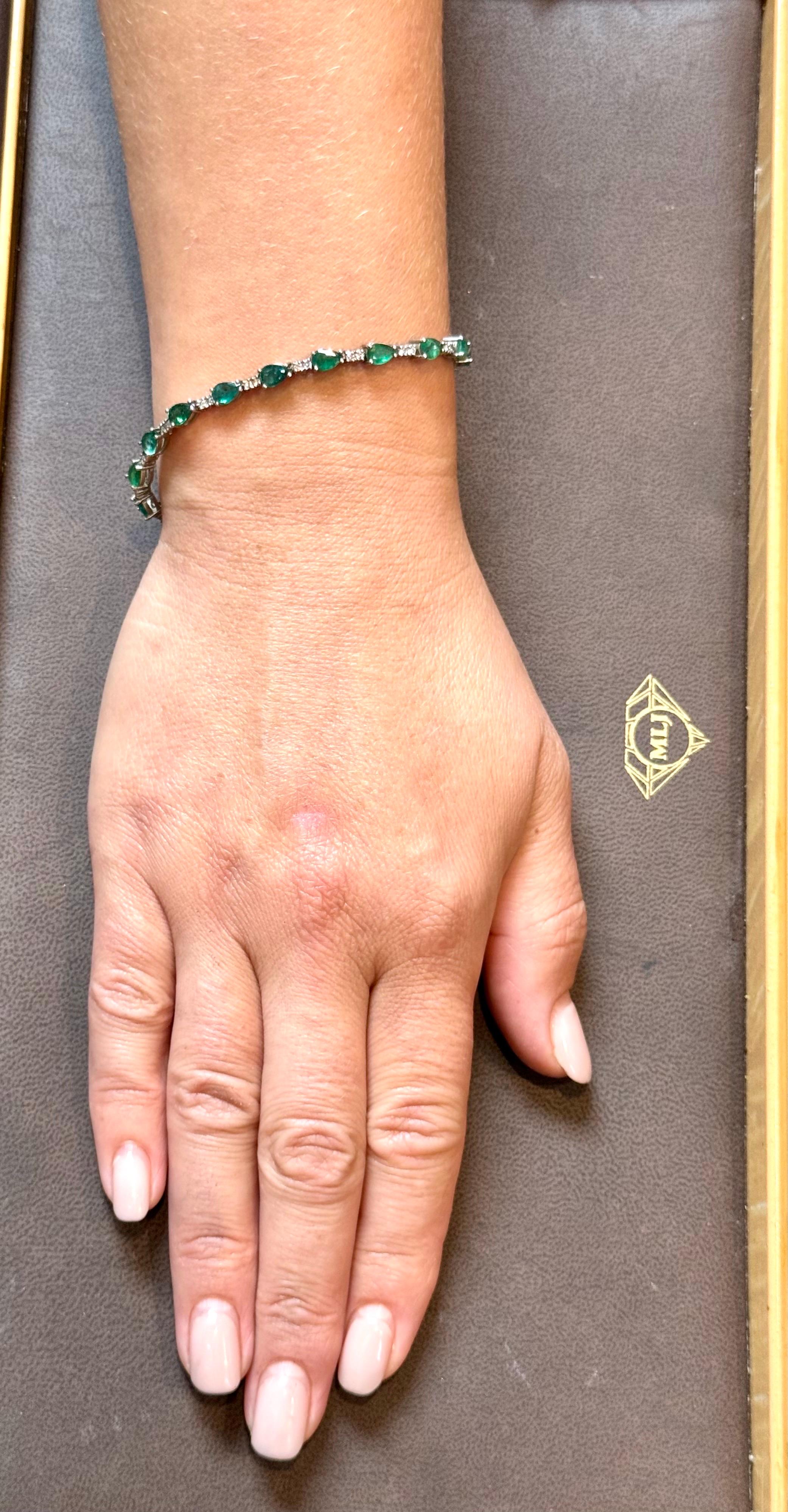 Bracelet tennis en or blanc 14 carats avec émeraudes naturelles de Zambie de 8 carats et diamants en vente 10