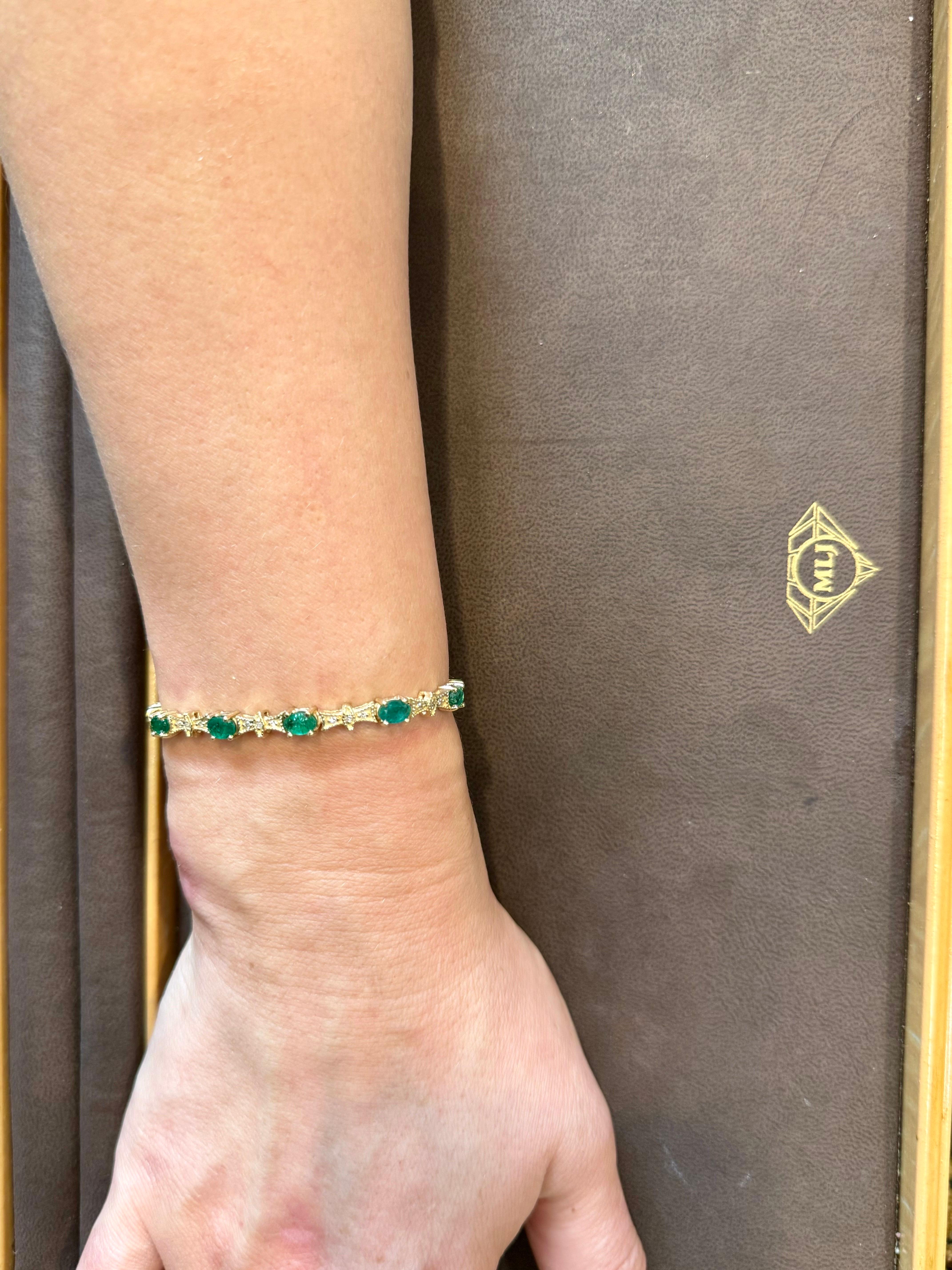 5 Carat Emerald Tennis Bracelet 14 Karat Yellow Gold, 6.5 Inch For Sale 10