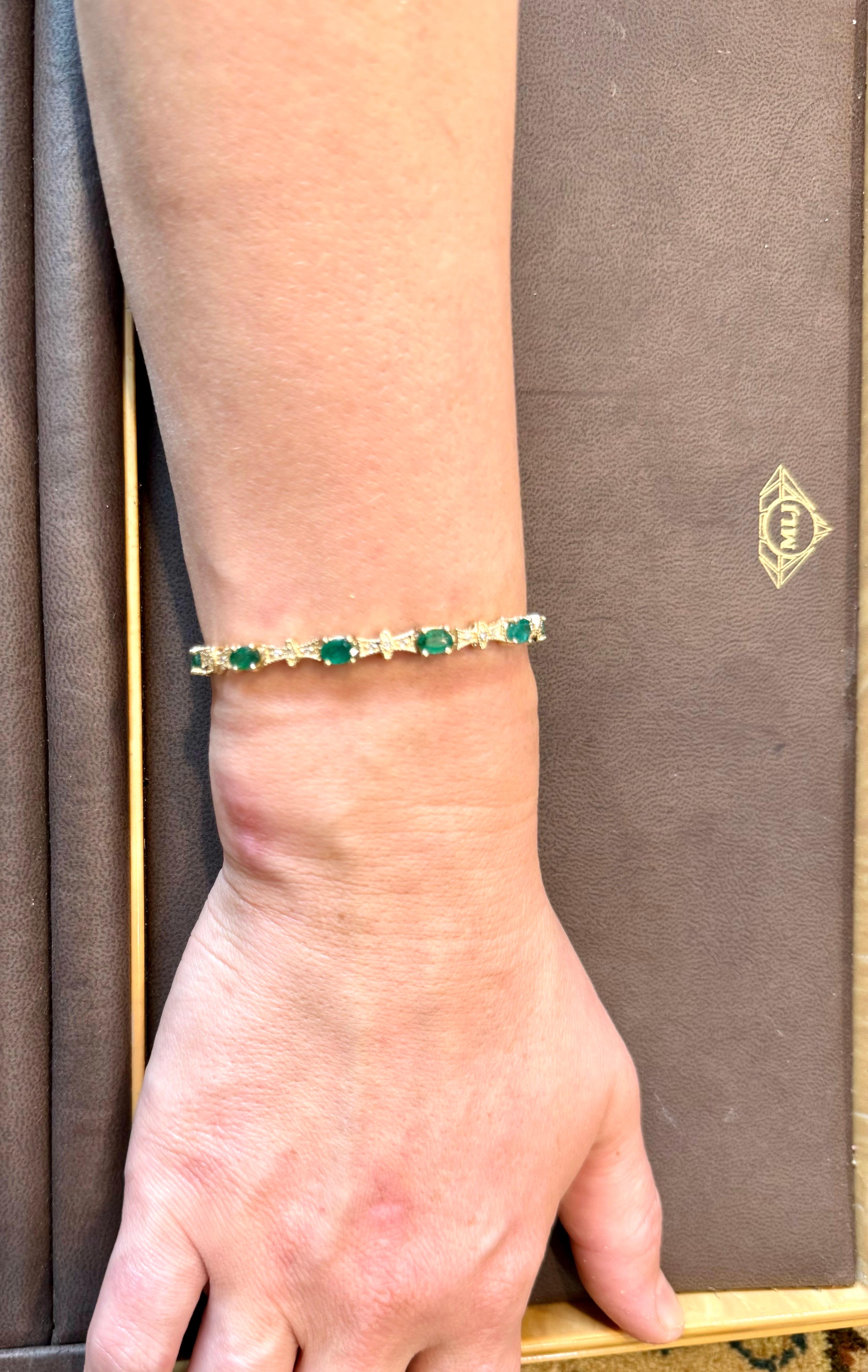 5 Carat Emerald Tennis Bracelet 14 Karat Yellow Gold, 6.5 Inch For Sale 11