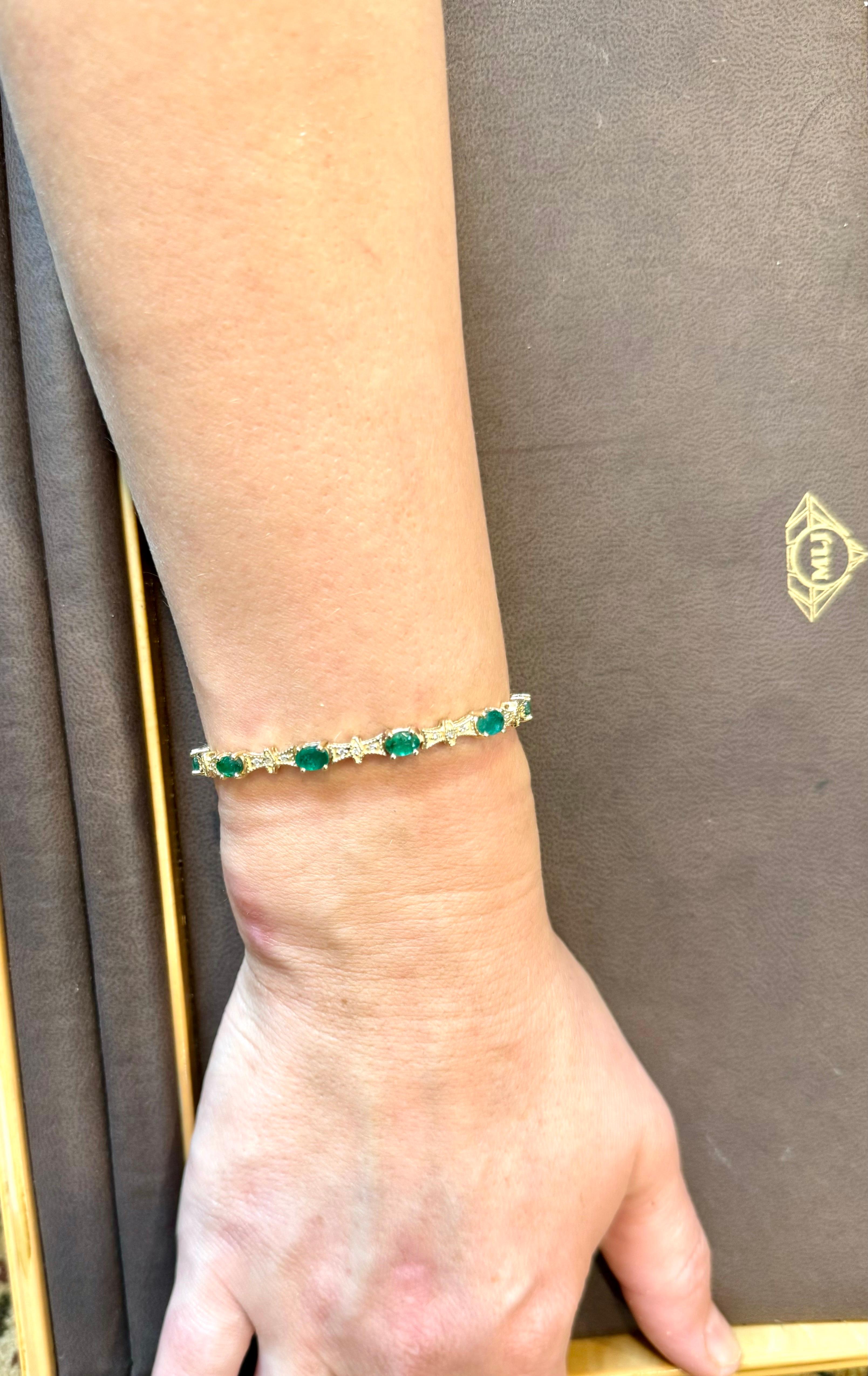 5 Carat Emerald Tennis Bracelet 14 Karat Yellow Gold, 6.5 Inch For Sale 12