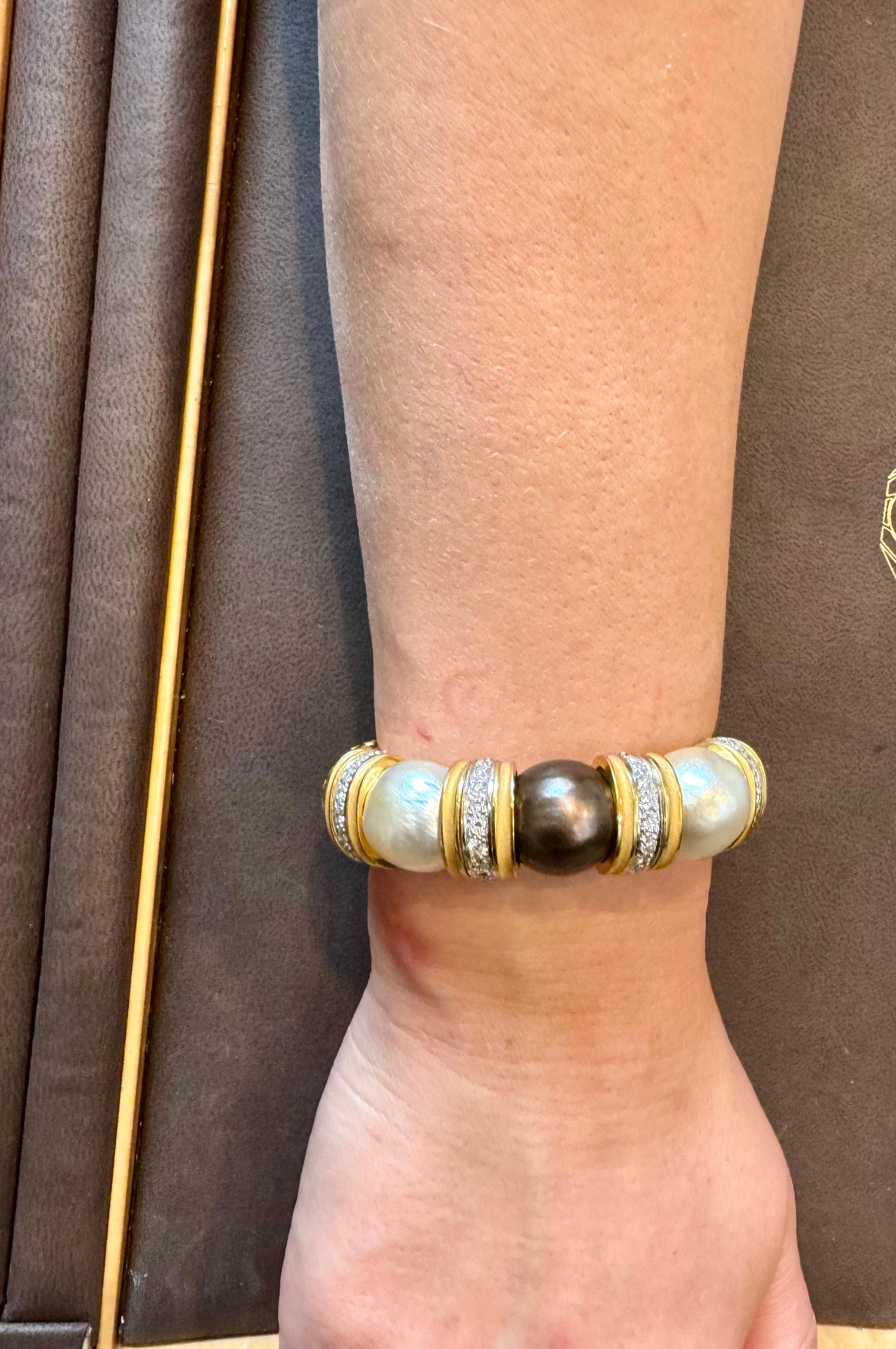 Bracciale con diamanti e perle bianche in oro 18 Kt 115Gm di Robert The Wander Winc in vendita 10