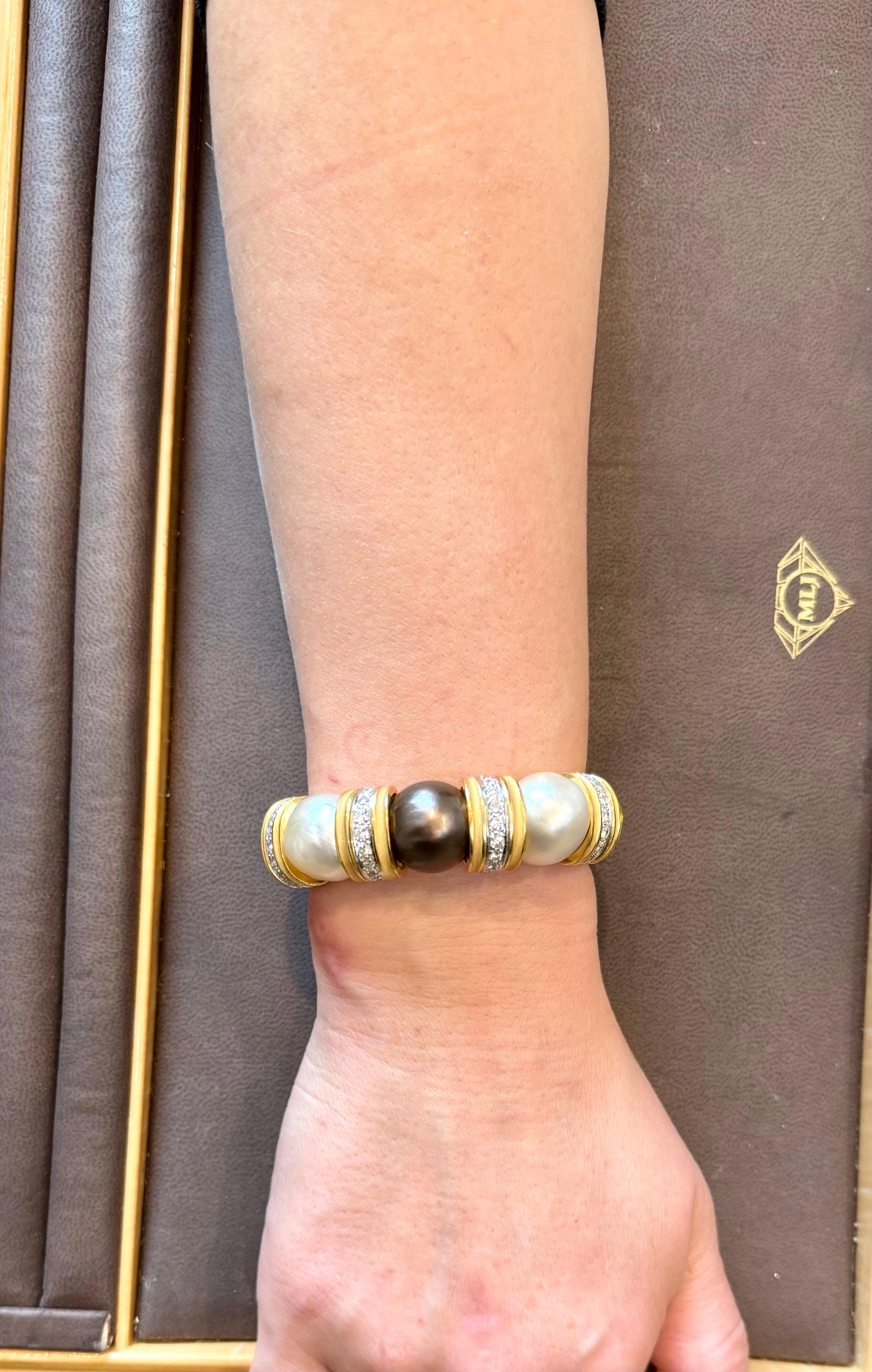 Bracciale con diamanti e perle bianche in oro 18 Kt 115Gm di Robert The Wander Winc in vendita 11