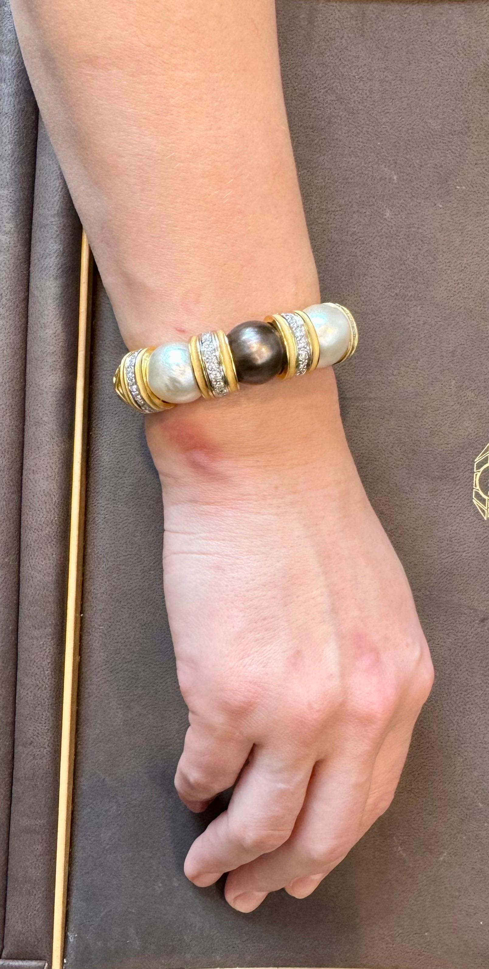 Bracciale con diamanti e perle bianche in oro 18 Kt 115Gm di Robert The Wander Winc in vendita 13