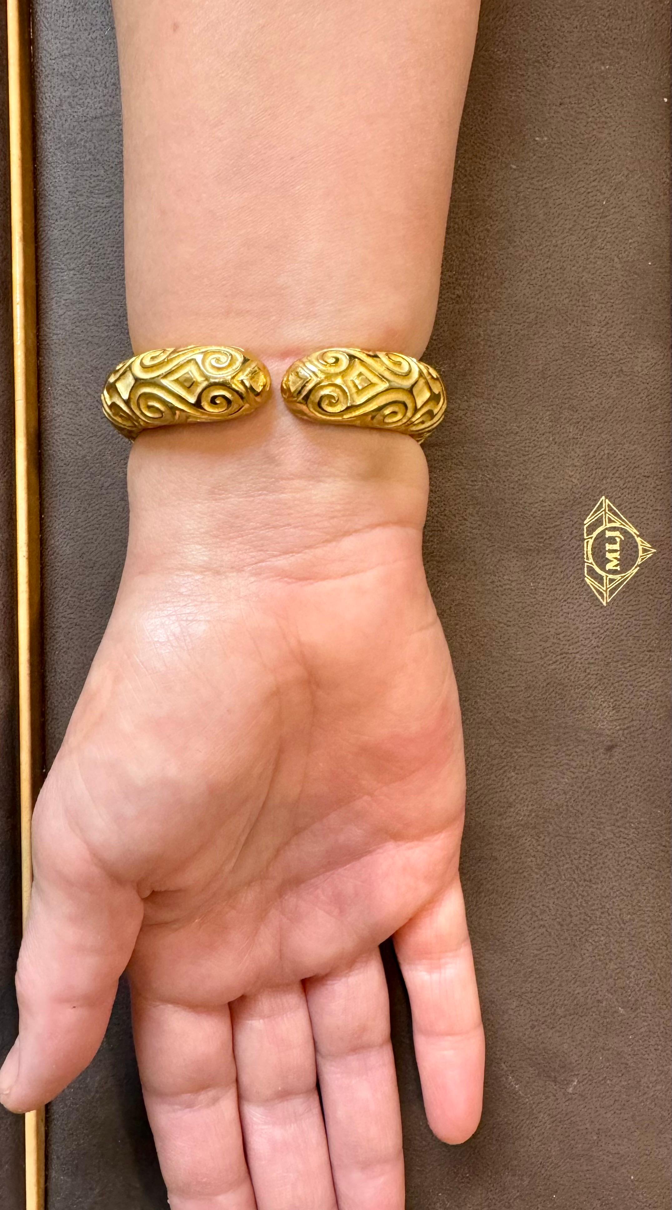 Bracciale con diamanti e perle bianche in oro 18 Kt 115Gm di Robert The Wander Winc in vendita 15