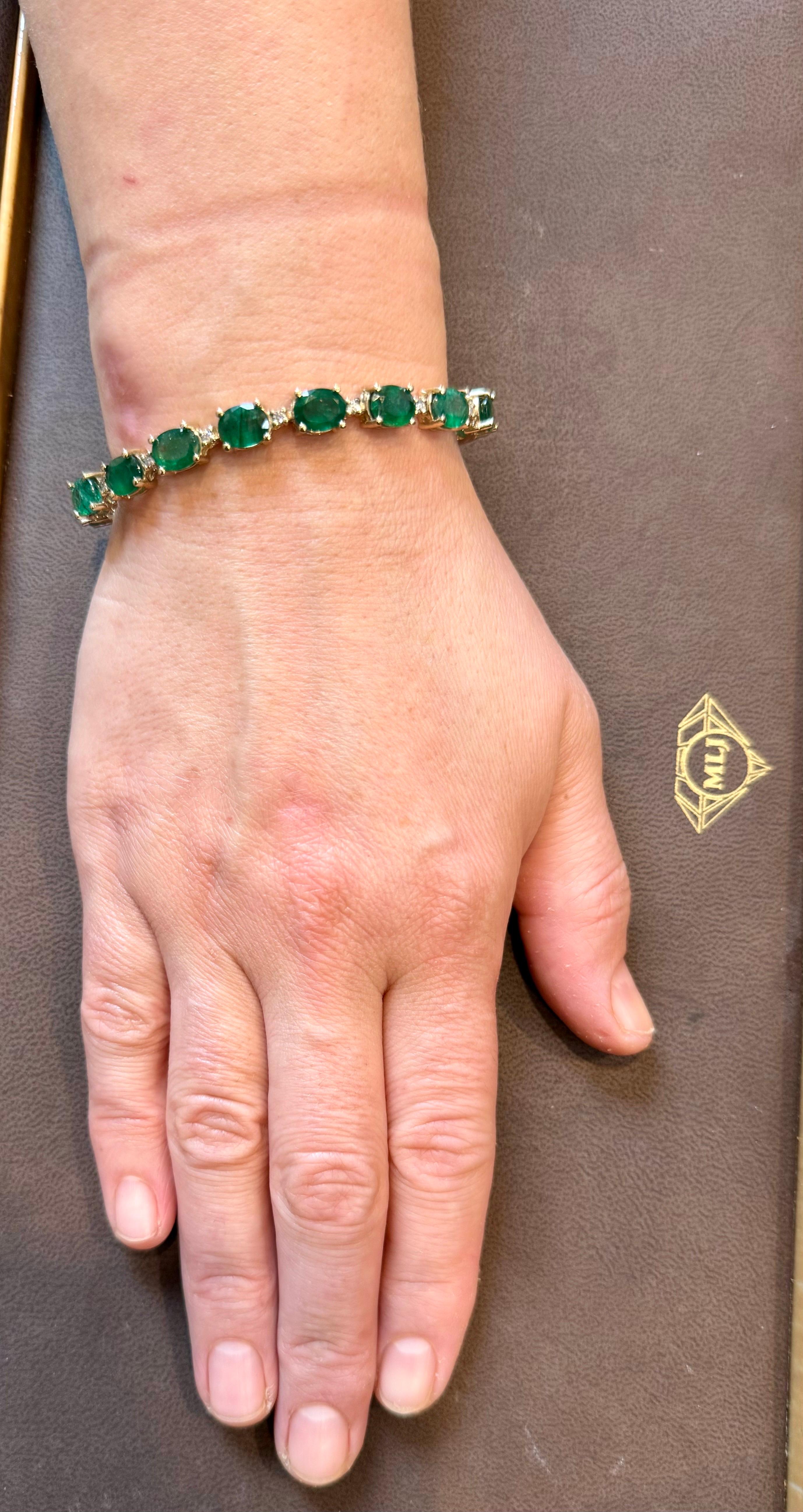 22 Carat Natural Brazilian Emerald & Diamond Tennis Bracelet 14 Kt Yellow Gold For Sale 13
