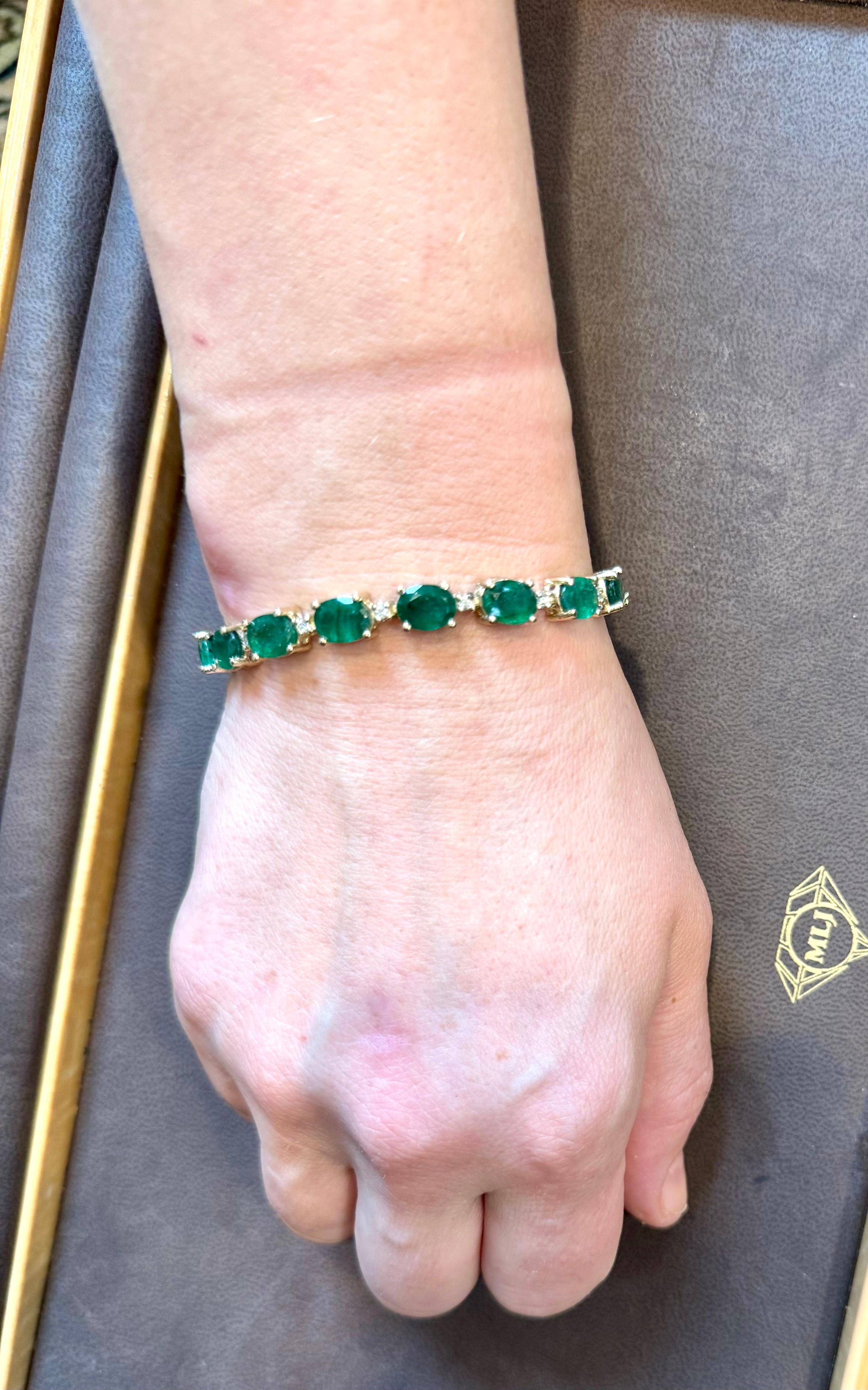 22 Carat Natural Brazilian Emerald & Diamond Tennis Bracelet 14 Kt Yellow Gold For Sale 14