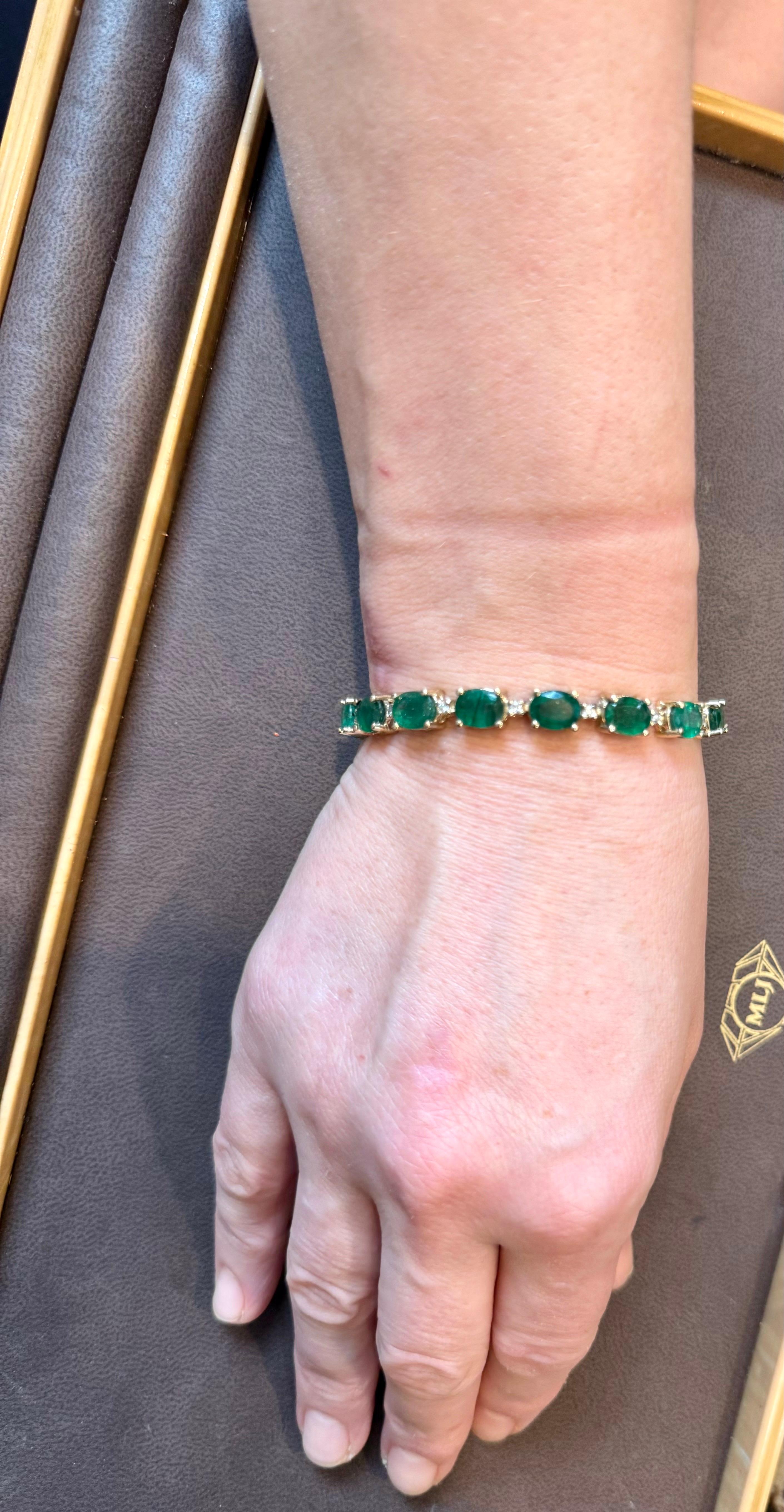 22 Carat Natural Brazilian Emerald & Diamond Tennis Bracelet 14 Kt Yellow Gold For Sale 15