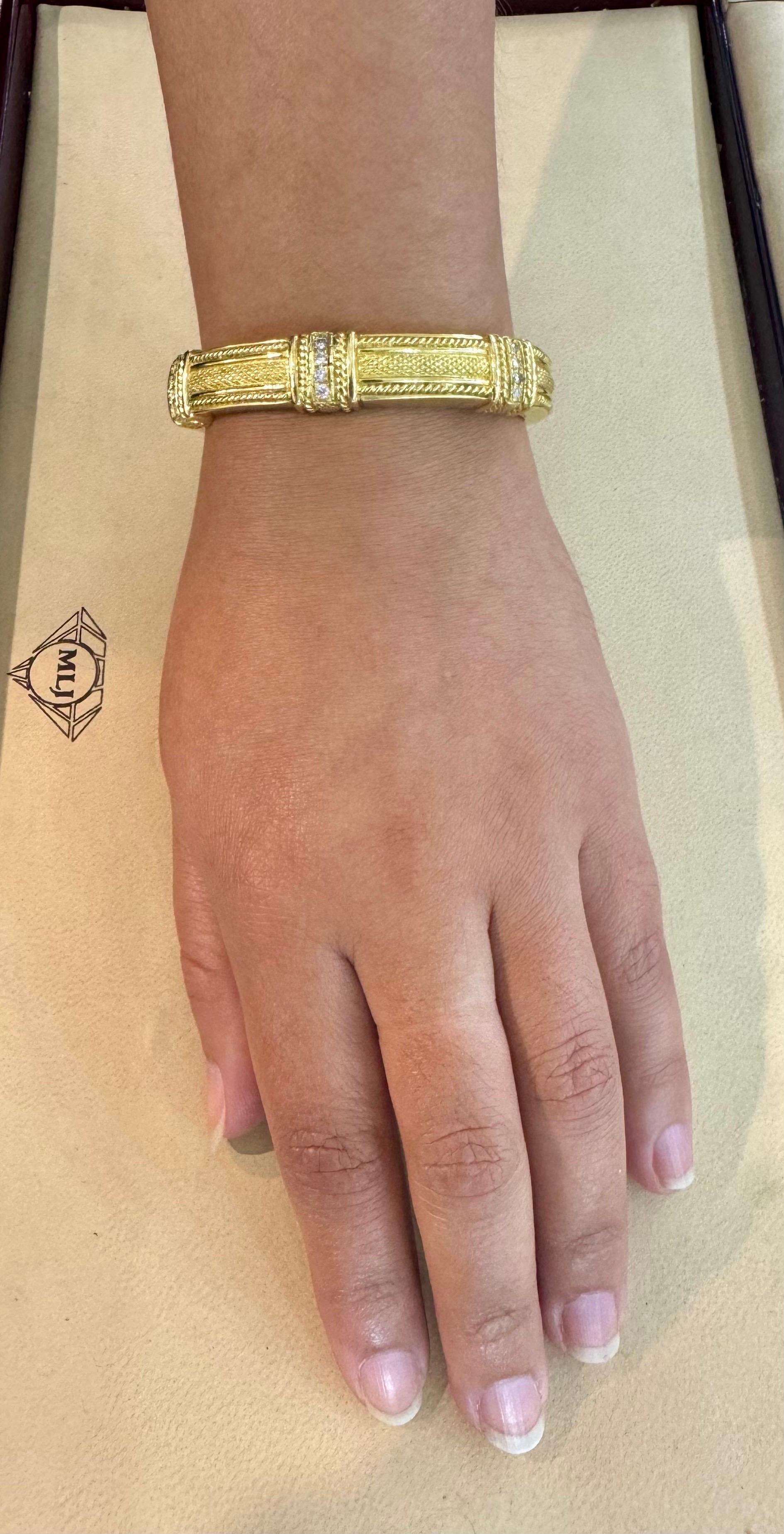 Judith Ripka Hinged  Gold & Diamond Bangle Bracelet 18 KT Yellow Gold 66 Gm For Sale 15