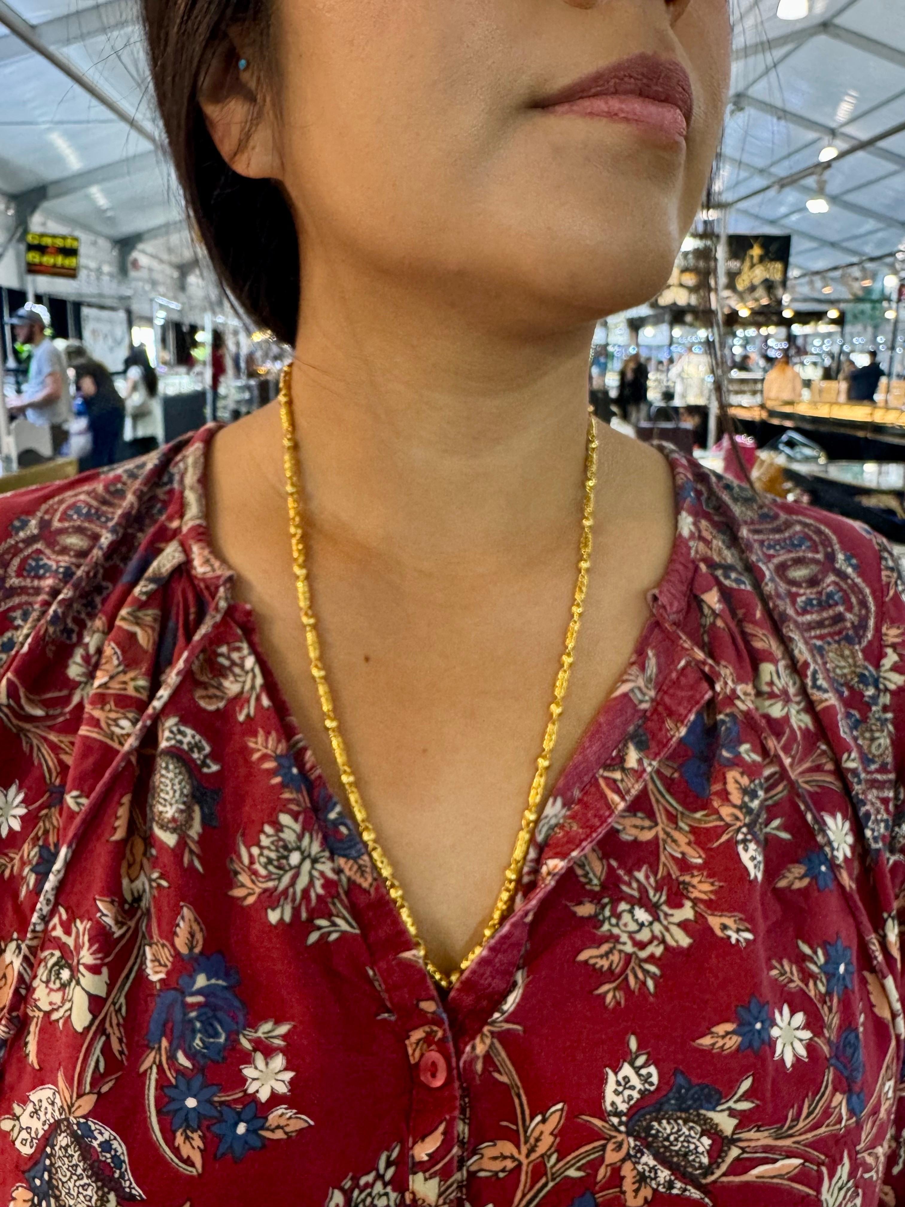 Vintage 31.5 Gm Pure 24 Karat Yellow Gold Handmade  Chain 22 inch long For Sale 11