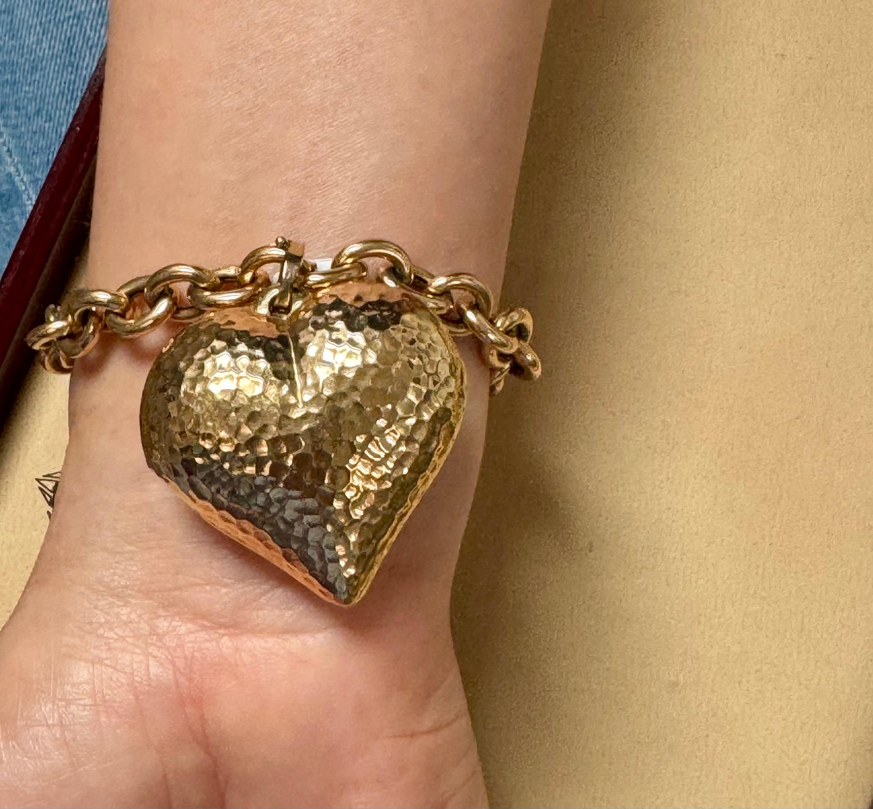 Vintage 14 Karat Yellow Gold 24.3 Gm Link Bracelet for Charms with Heart Charm For Sale 14