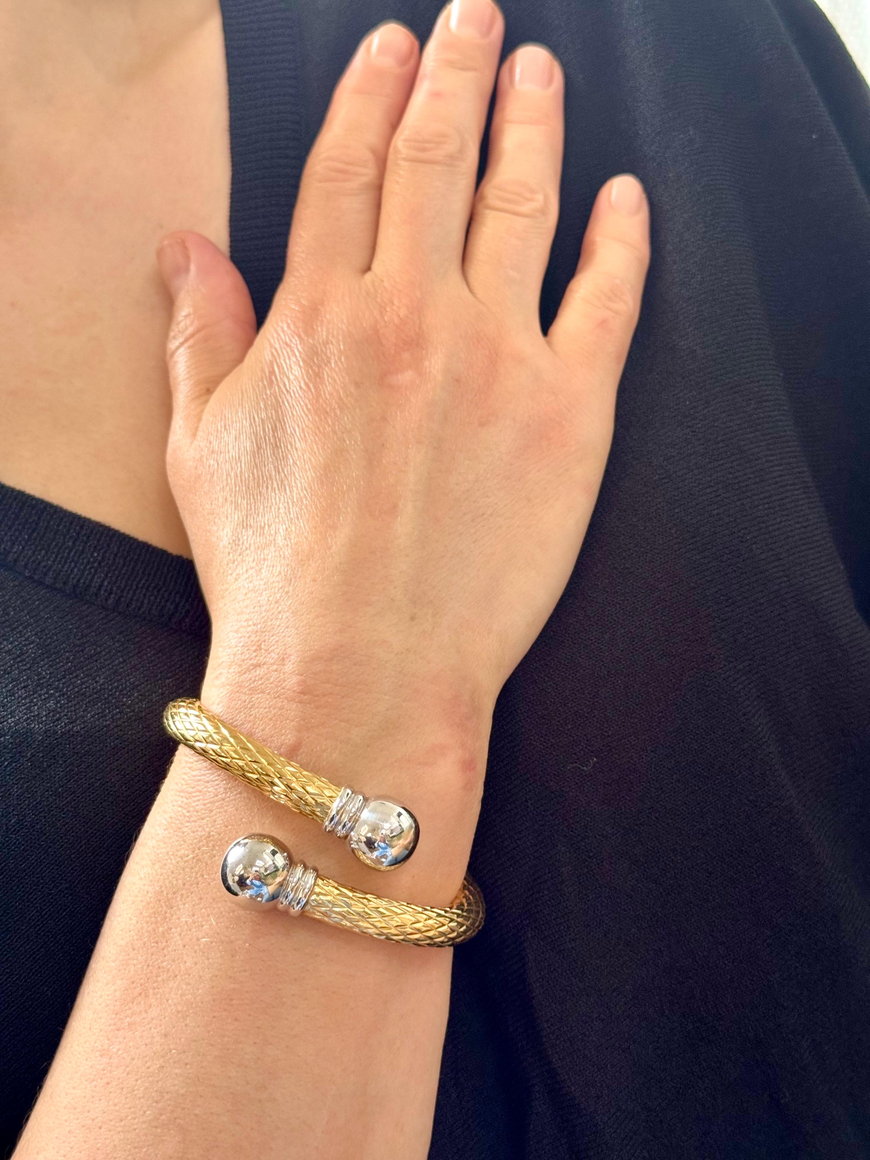 Vintage Zwei-Ton-Manschette Armreif Armband 18 Karat massivem Gelb & Weißgold 24 Gramm im Angebot 13