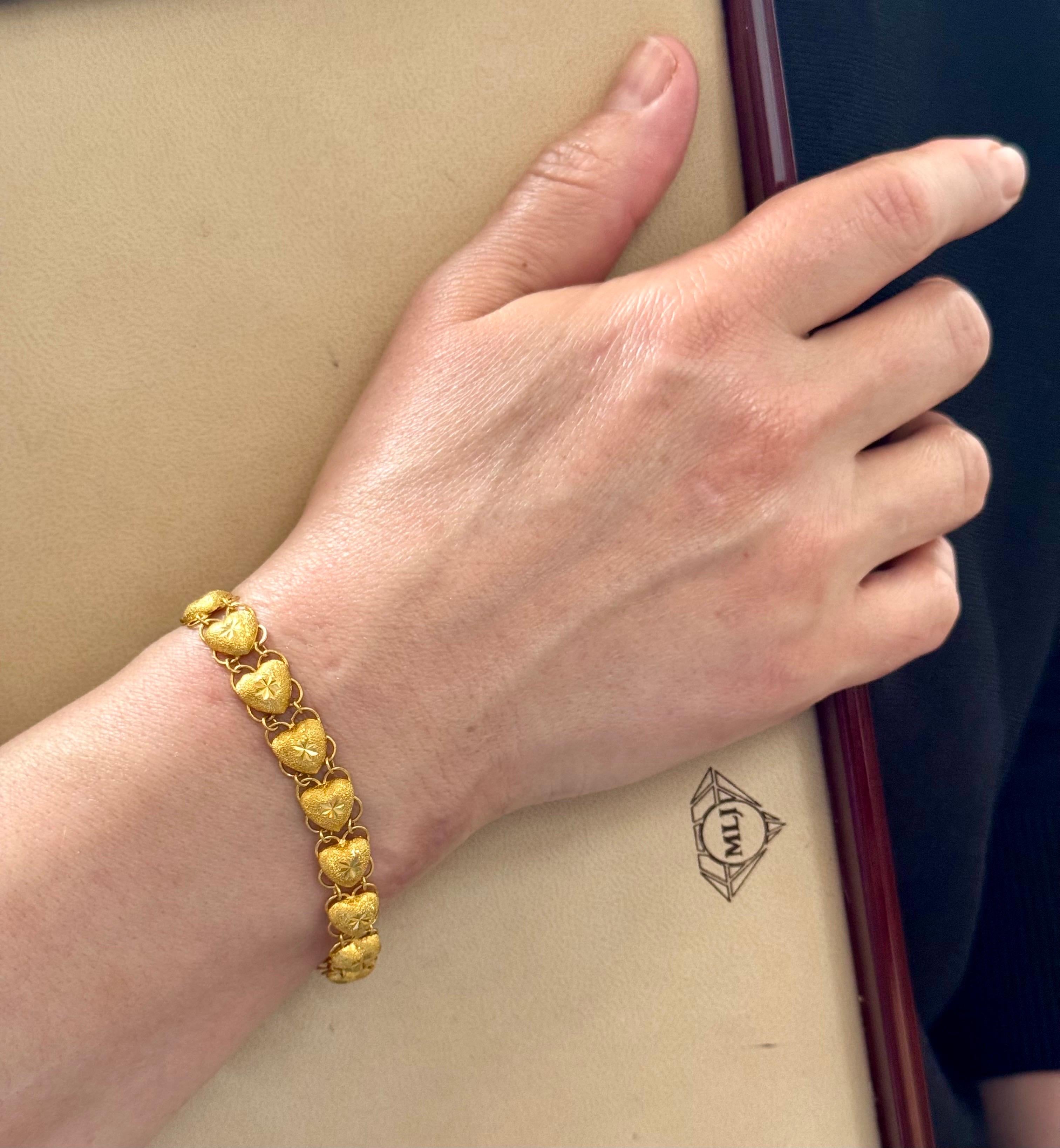 Heart Link 24 Karat Pure Yellow Gold Solid Bracelet, 16.5 Gm, 6.8 INCH For Sale 11