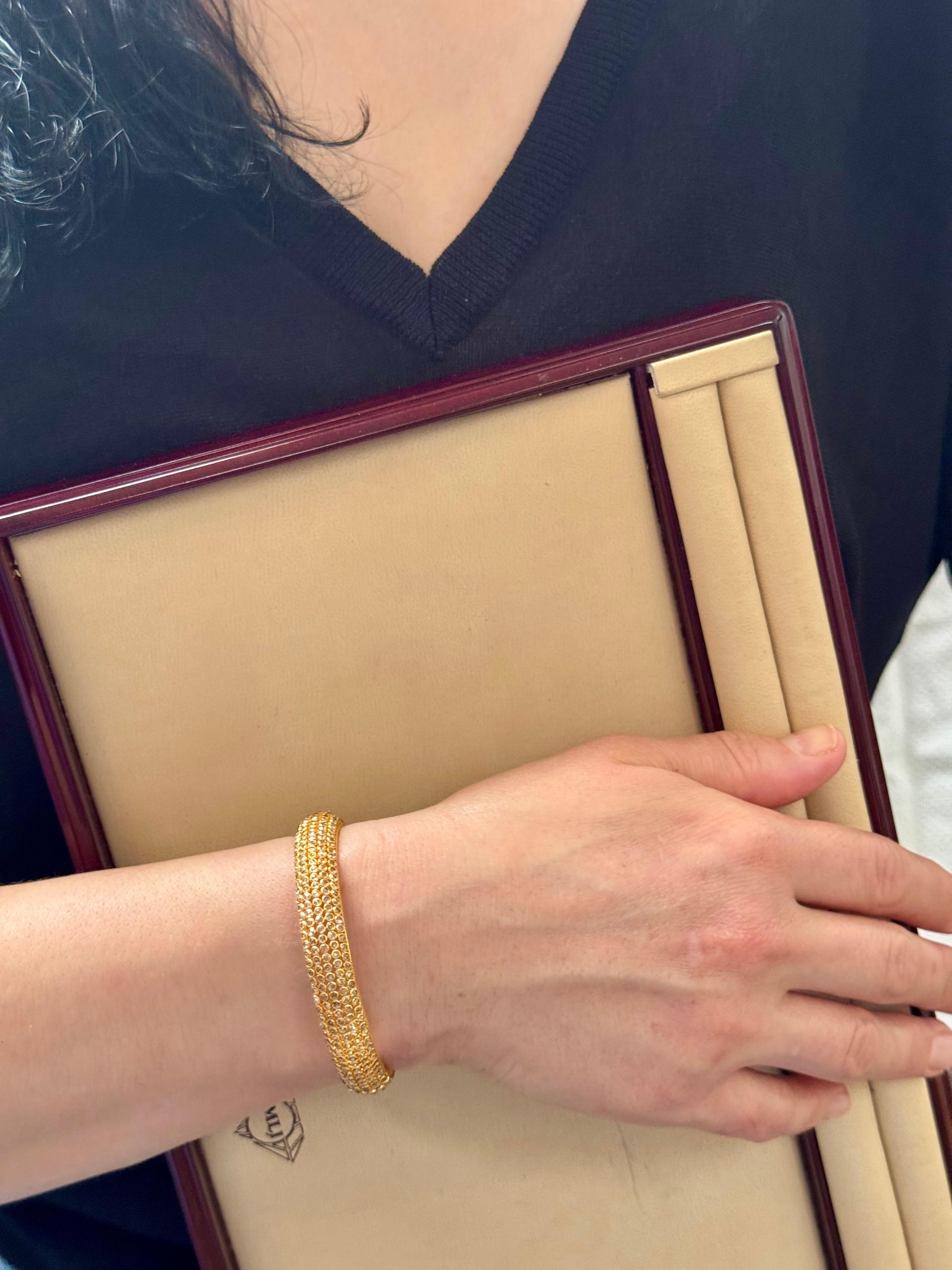Vintage Eternity-Armreif aus 22 Karat Gelbgold mit 27,6 Gramm, mit 10,77 CH im Angebot 8