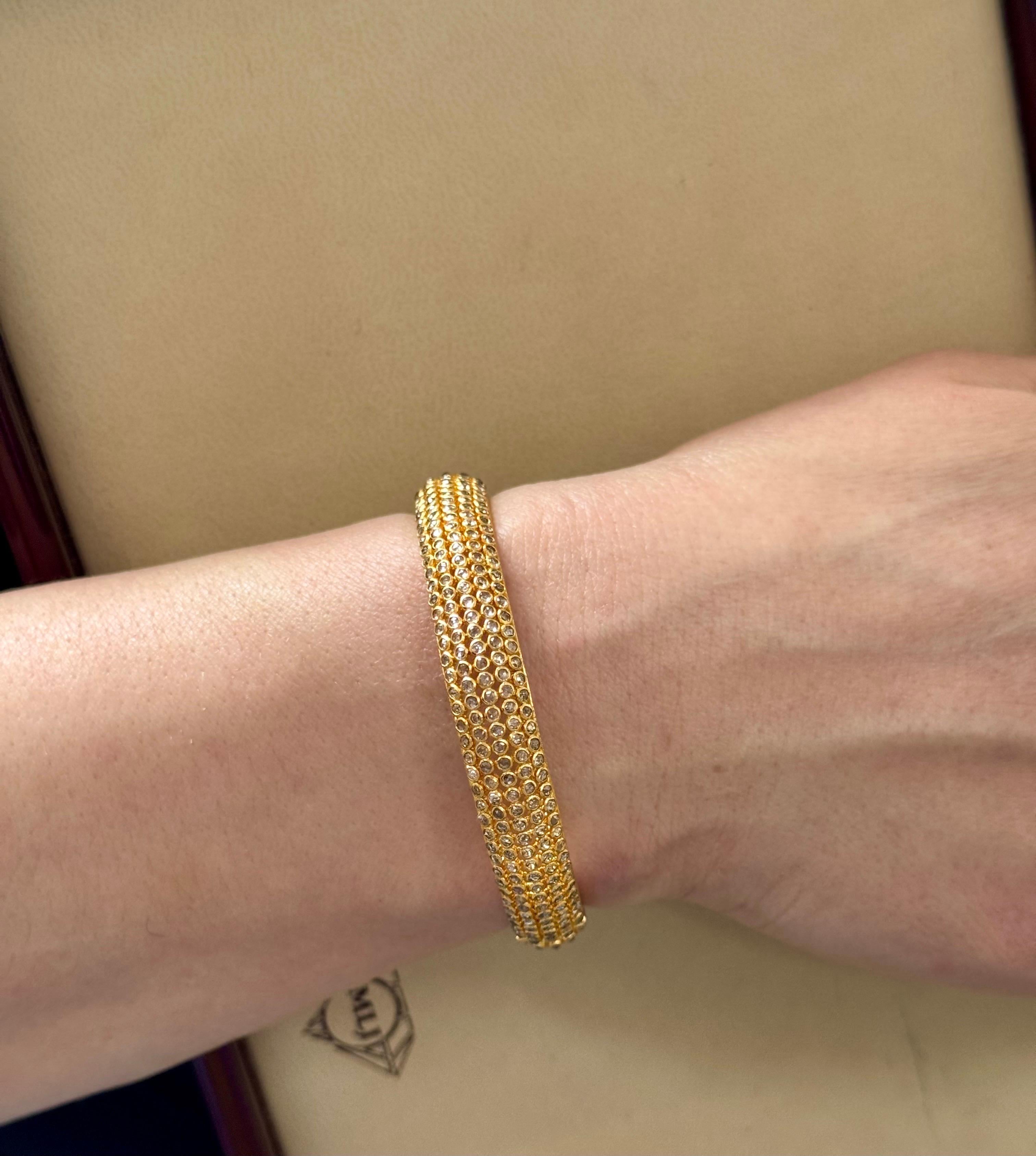 Vintage Eternity-Armreif aus 22 Karat Gelbgold mit 27,6 Gramm, mit 10,77 CH im Angebot 9