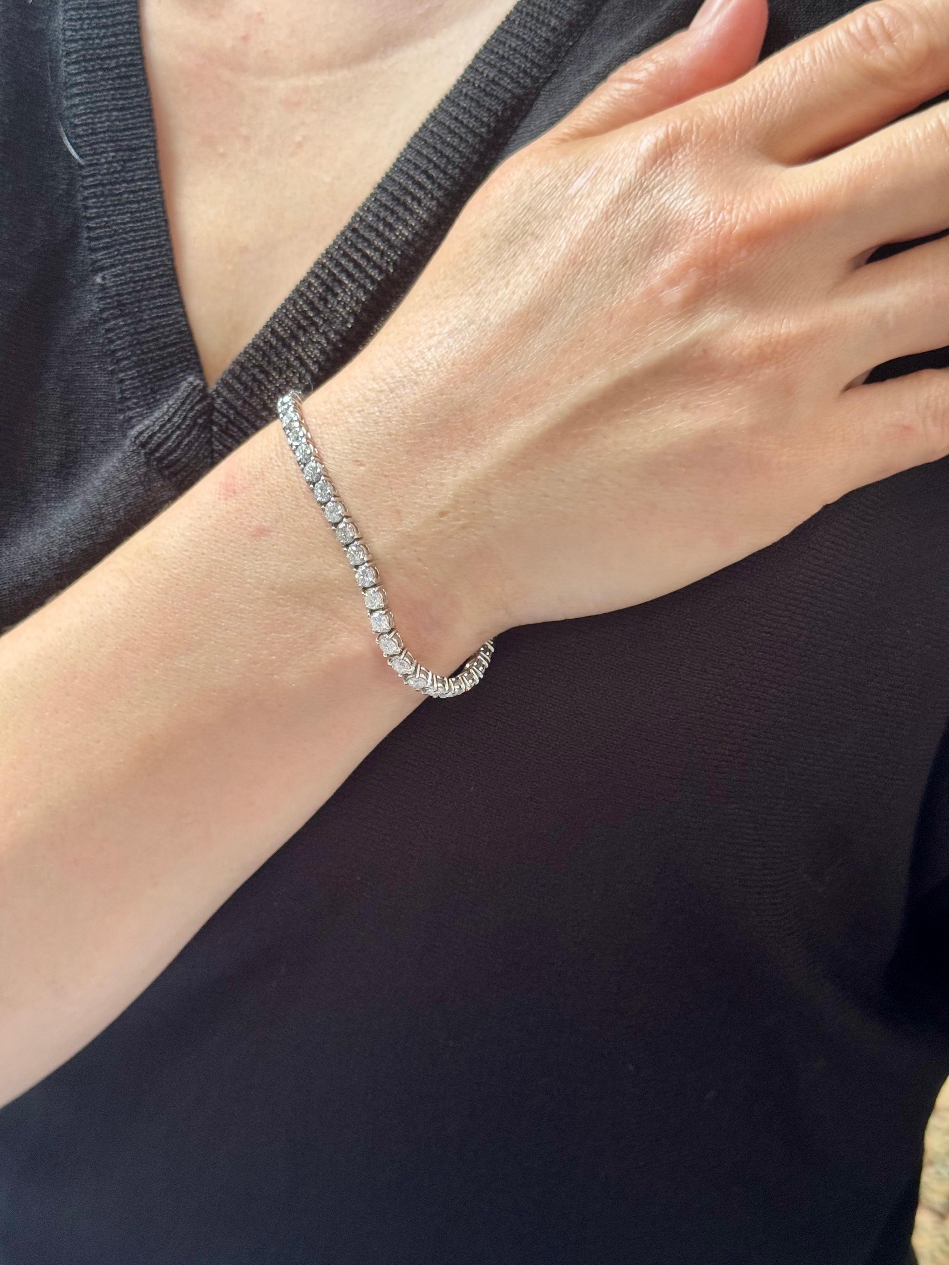 Bracelet tennis de 34 diamants ronds et 35 pointes chacun en or 14 carats 11,9 carats 7 