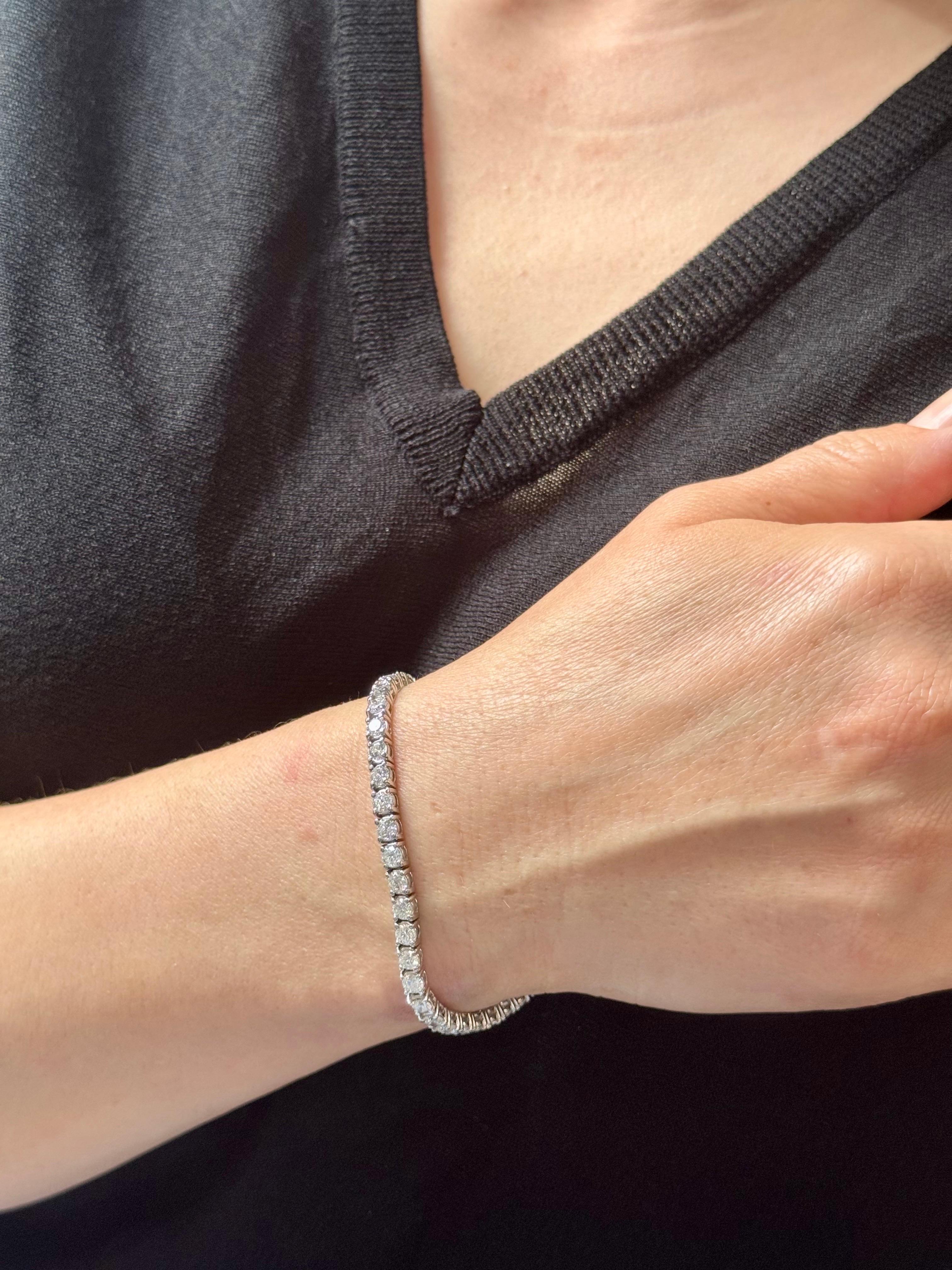 Bracelet tennis de 34 diamants ronds et 35 pointes chacun en or 14 carats 11,9 carats 7 