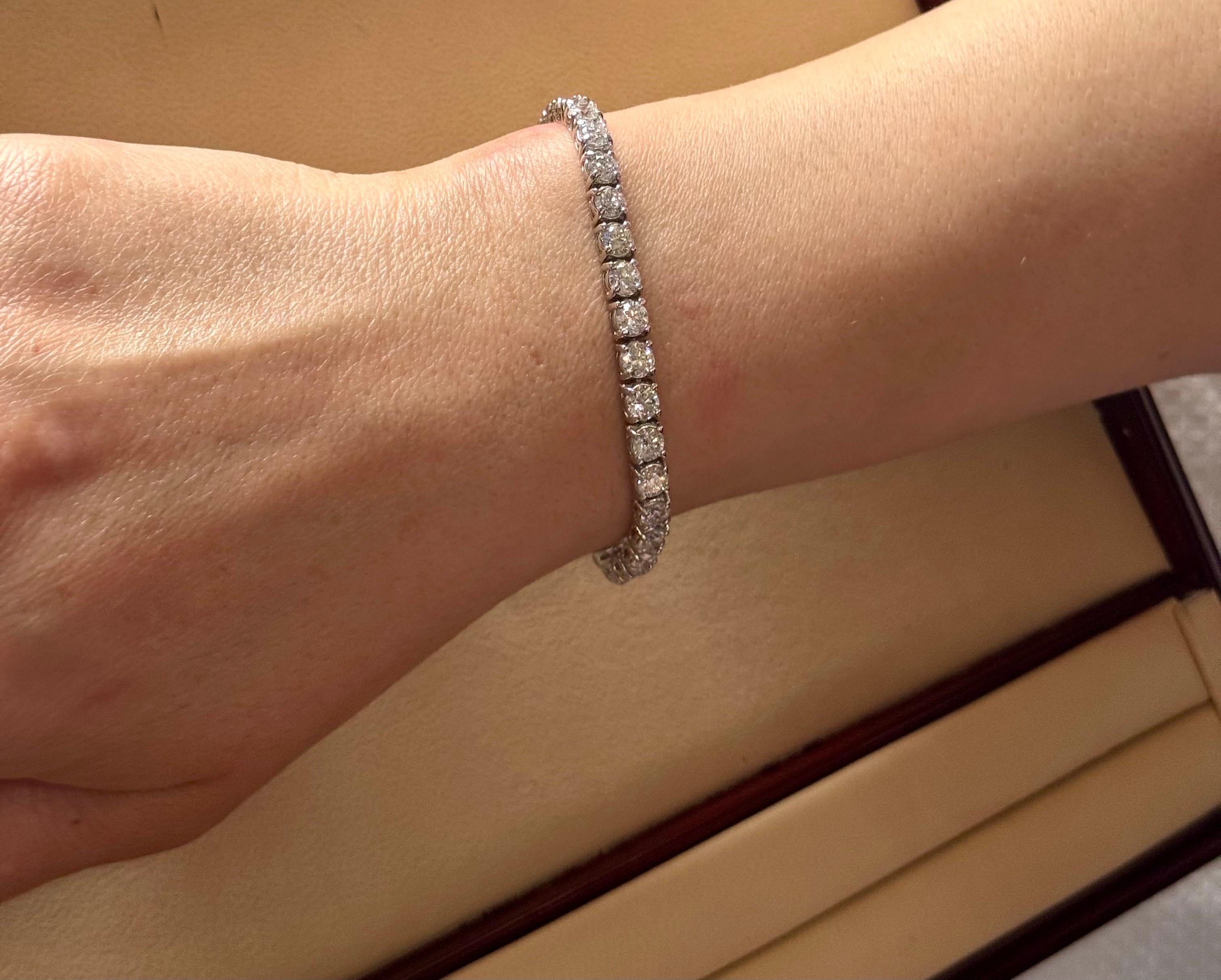 Bracelet tennis de 34 diamants ronds et 35 pointes chacun en or 14 carats 11,9 carats 7 