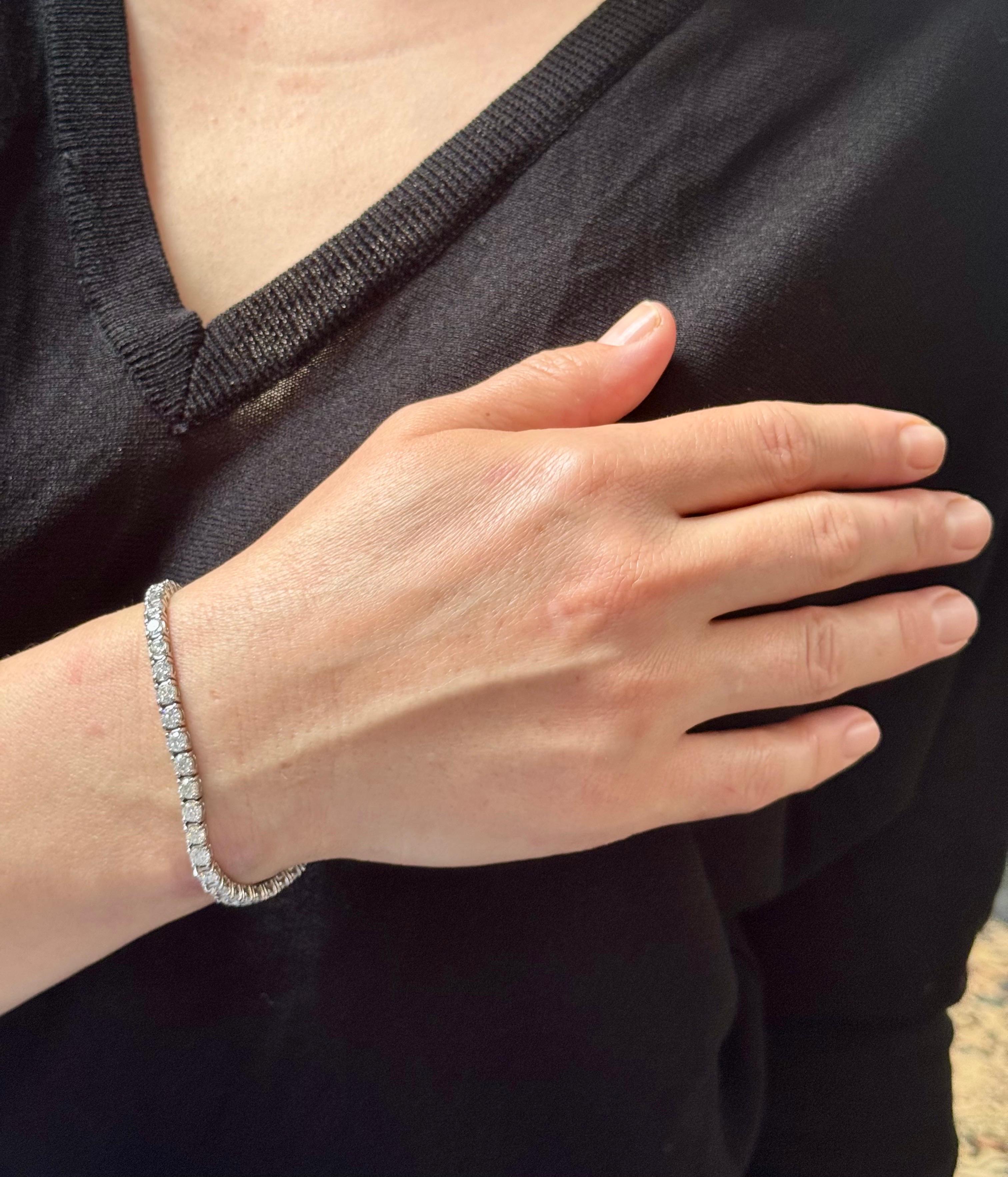 Bracelet tennis de 34 diamants ronds et 35 pointes chacun en or 14 carats 11,9 carats 7 
