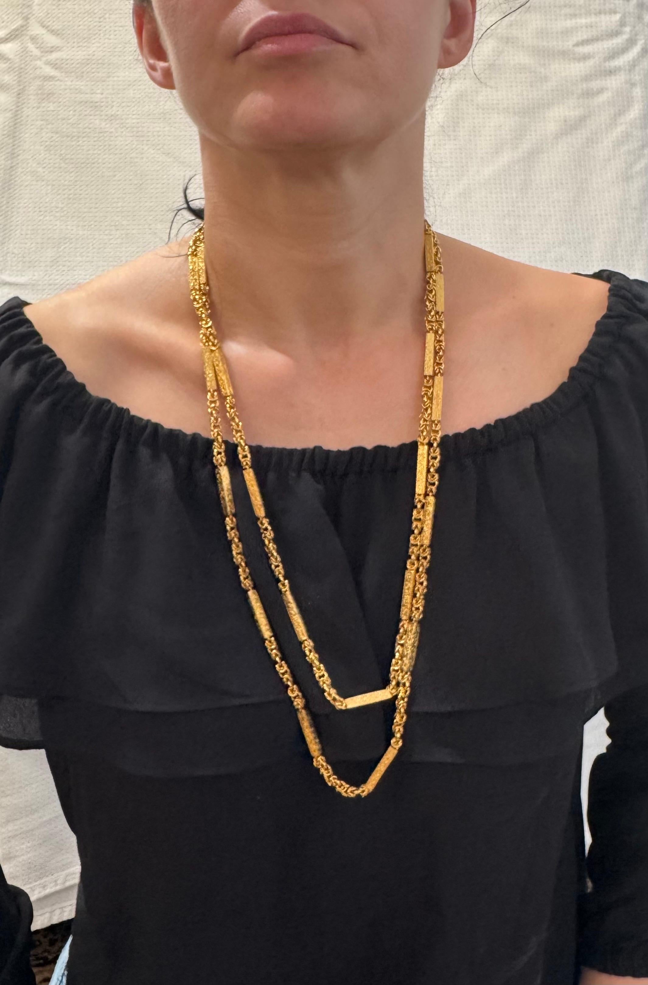 Vintage 63 Gm 18 Karat Yellow Gold Handmade Chain 30 Inch Unique Opera Length en vente 8