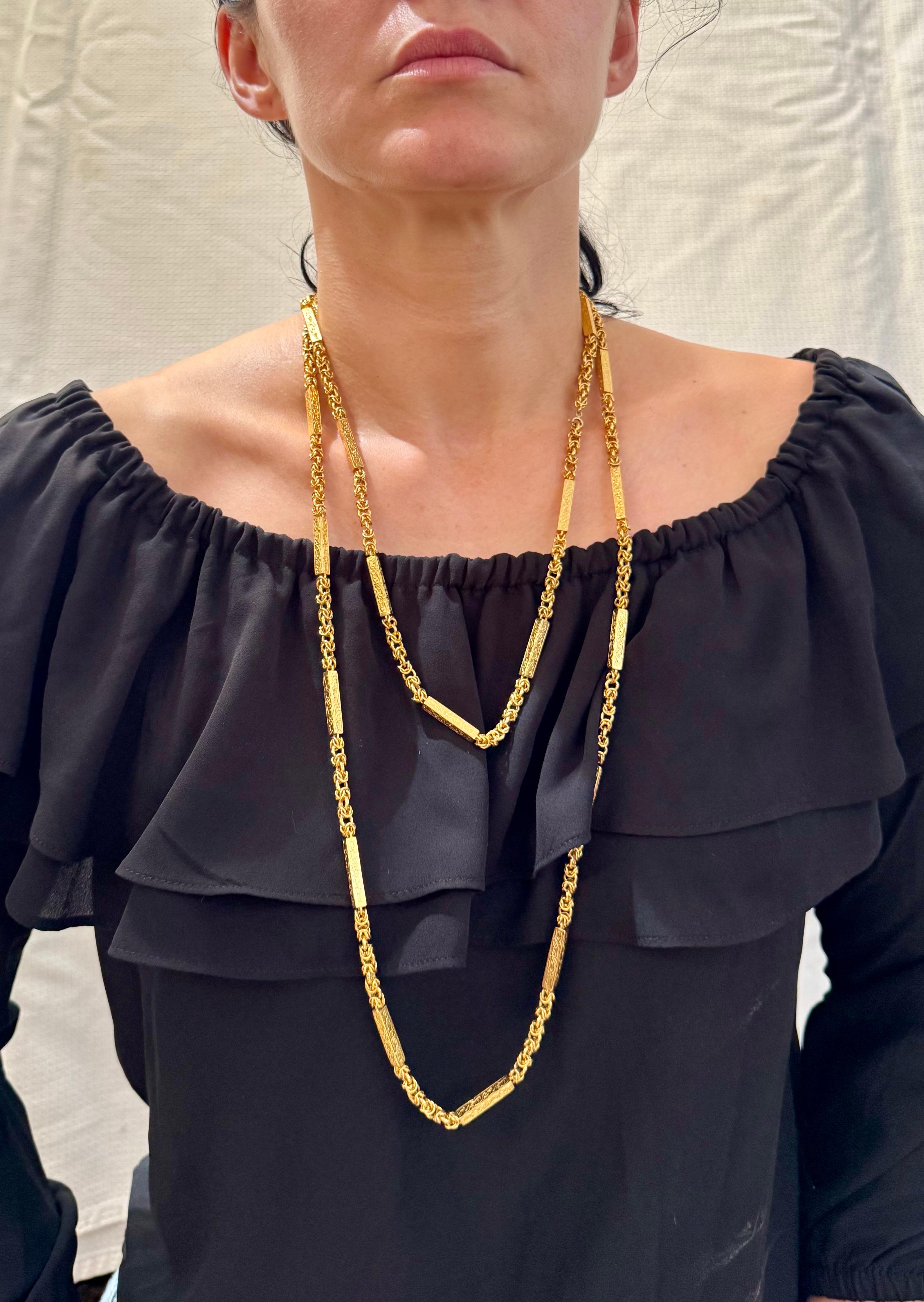 Vintage 63 Gm 18 Karat Yellow Gold Handmade Chain 30 Inch Unique Opera Length en vente 9