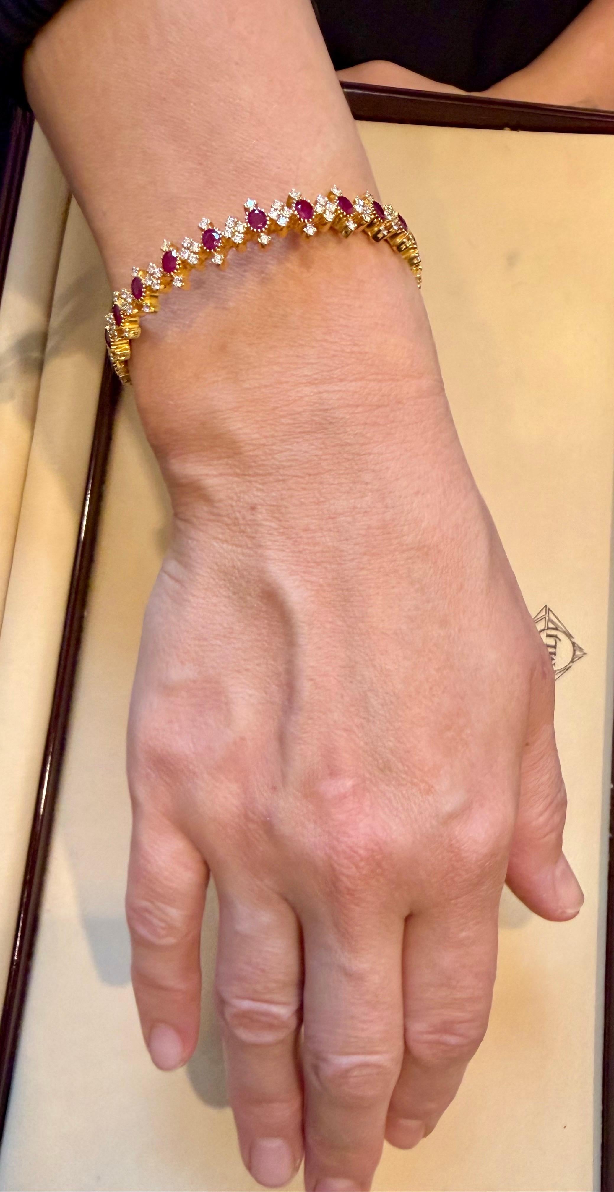 Bracelet en or jaune 22 carats avec rubis naturel et 5 ct de diamants 29.4 grammes en vente 11